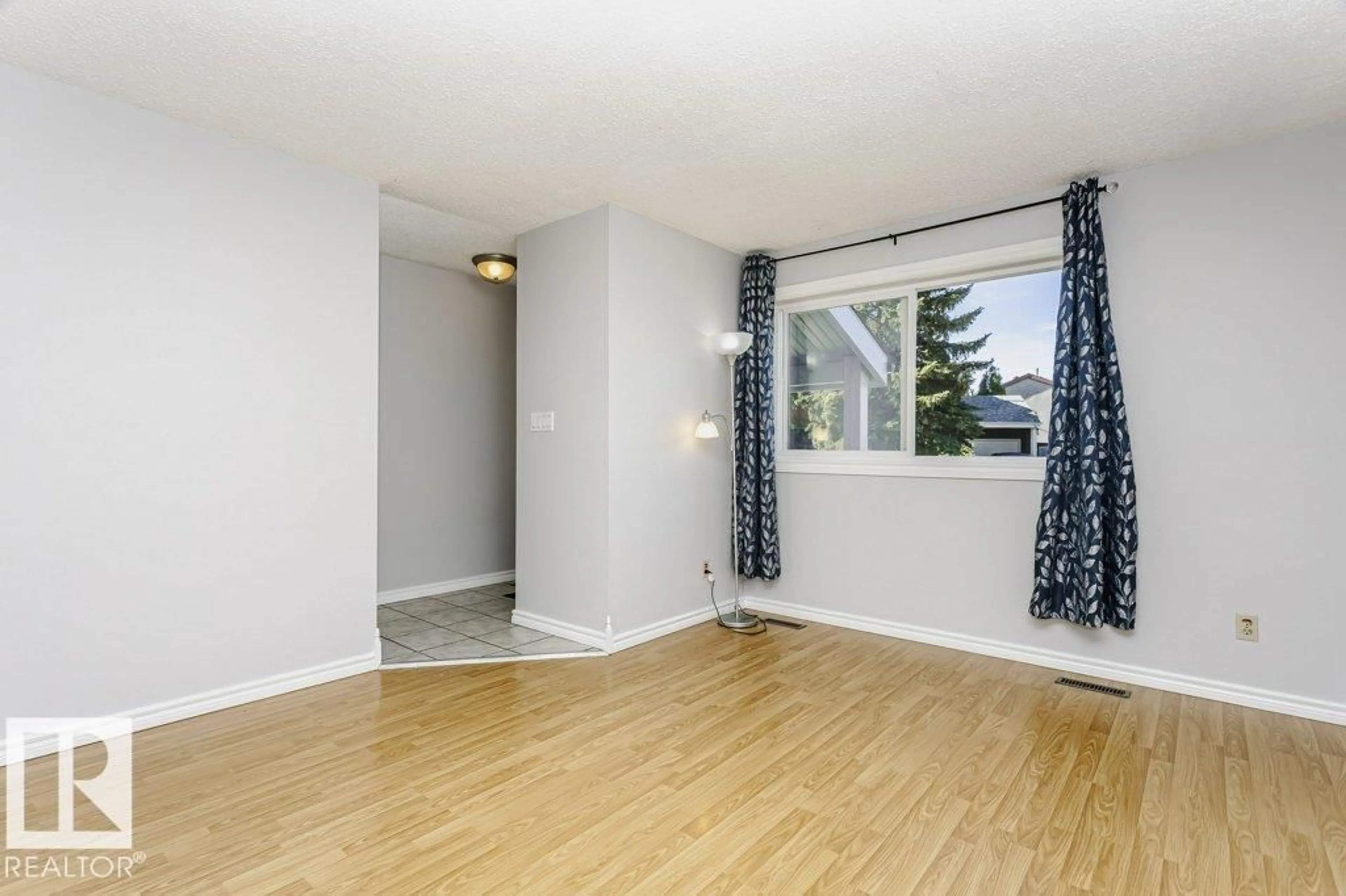 A pic of a room for 5510 92C AV, Edmonton Alberta T6B2K6