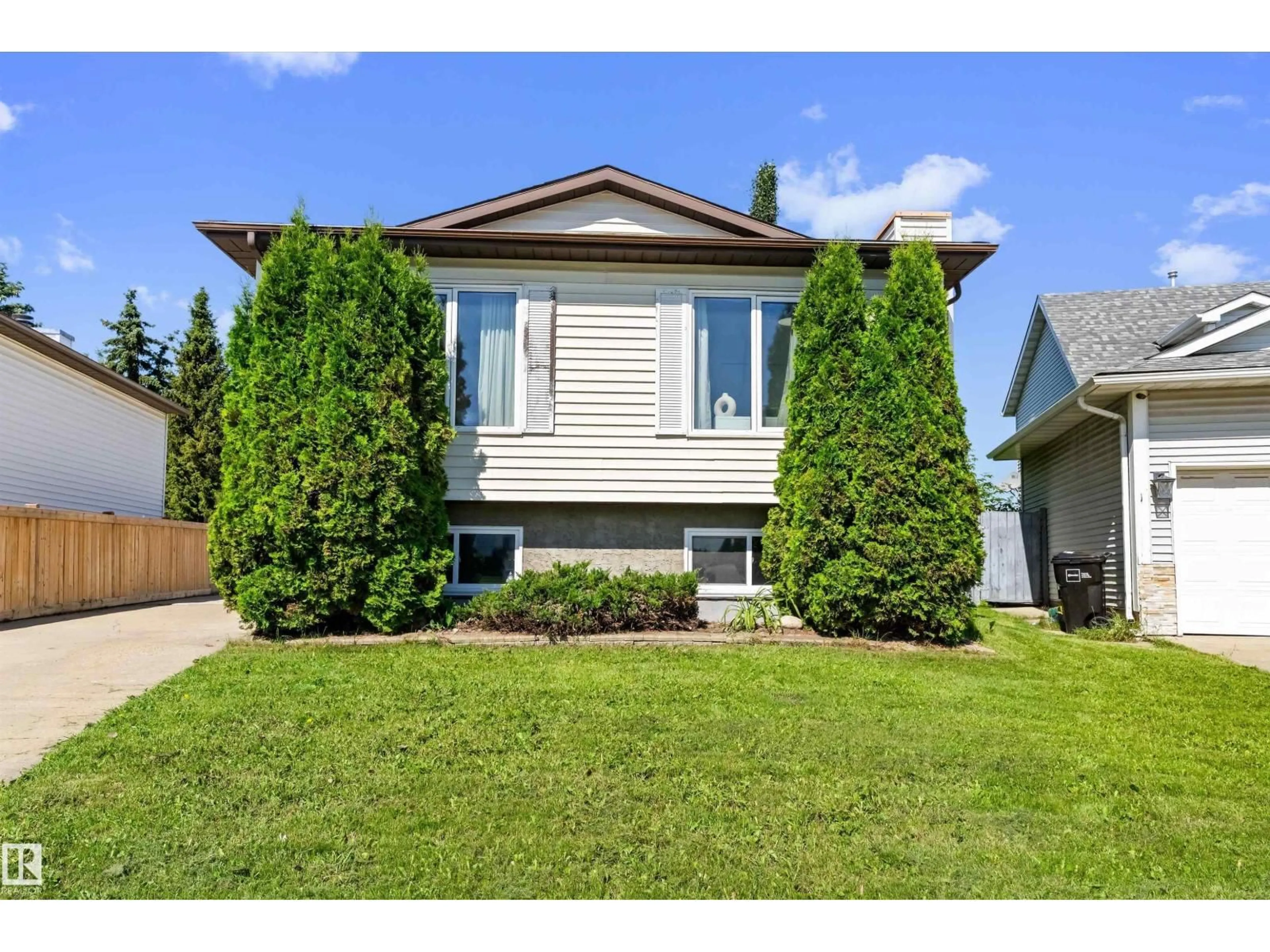 Home with vinyl exterior material, street for NW - 15252 81 ST, Edmonton Alberta T5C3M1