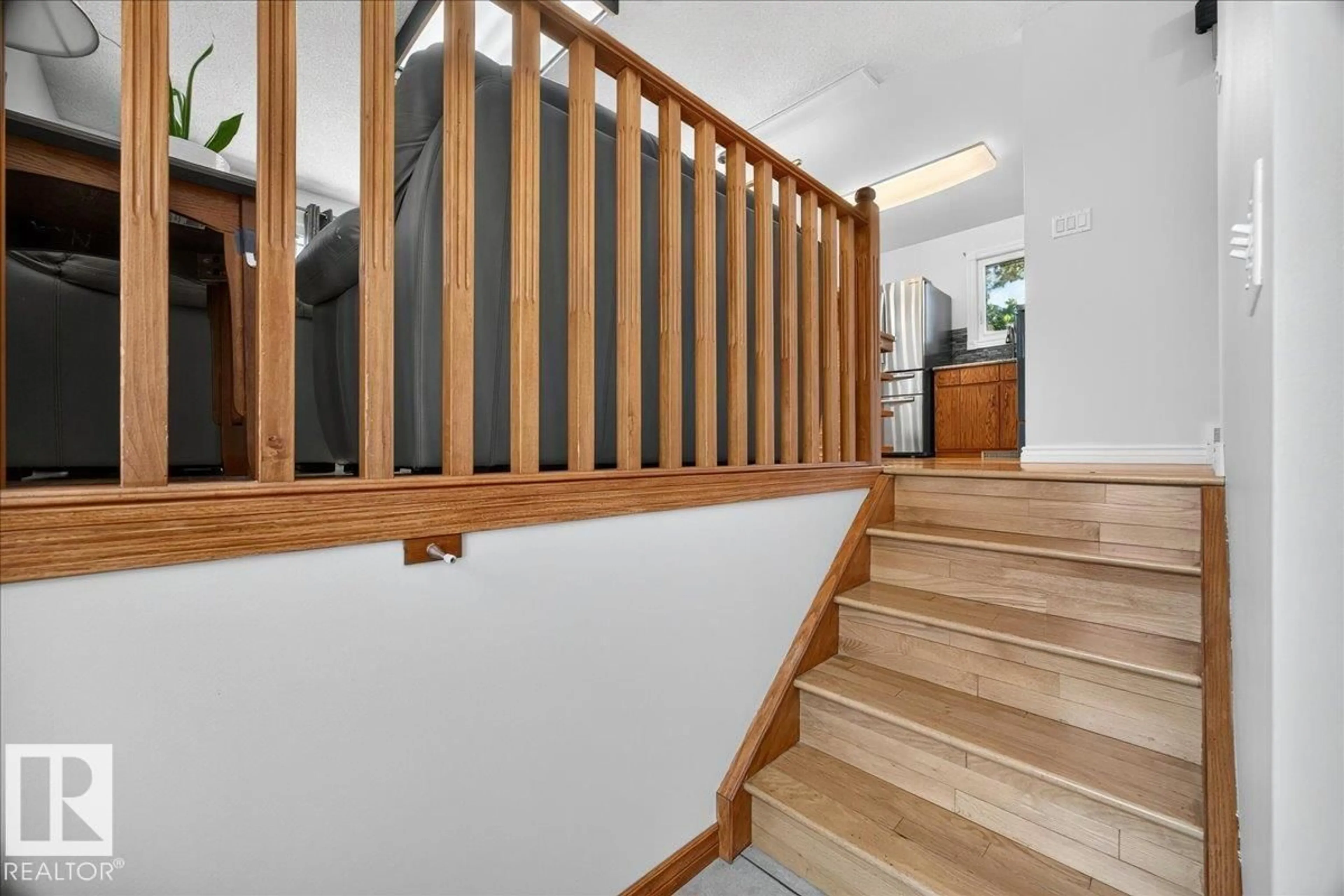 Stairs for NW - 3135 49A ST, Edmonton Alberta T6L4R6