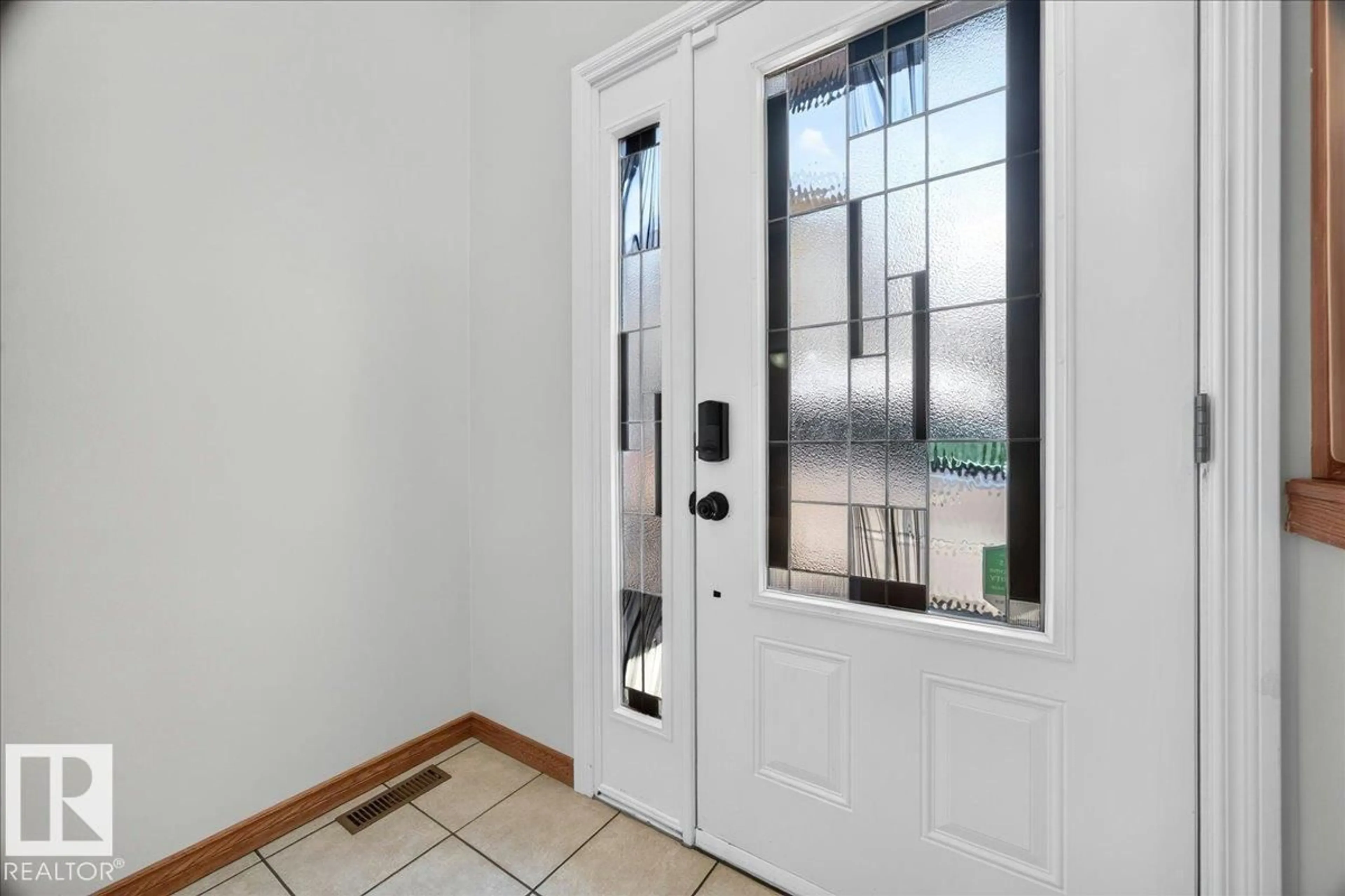 Indoor entryway for NW - 3135 49A ST, Edmonton Alberta T6L4R6