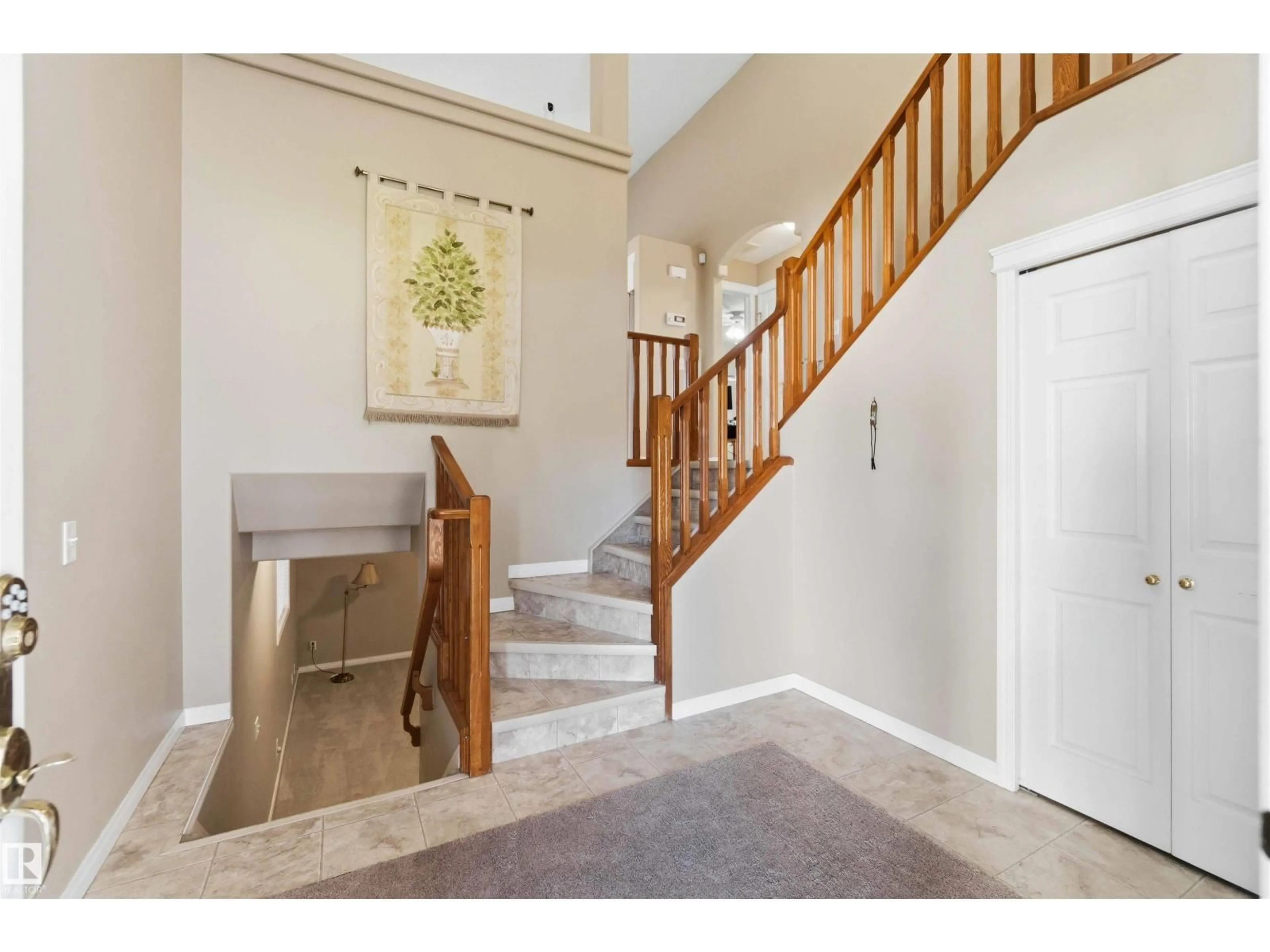Indoor entryway for 98 ORCHID CR, Sherwood Park Alberta T8H2E3