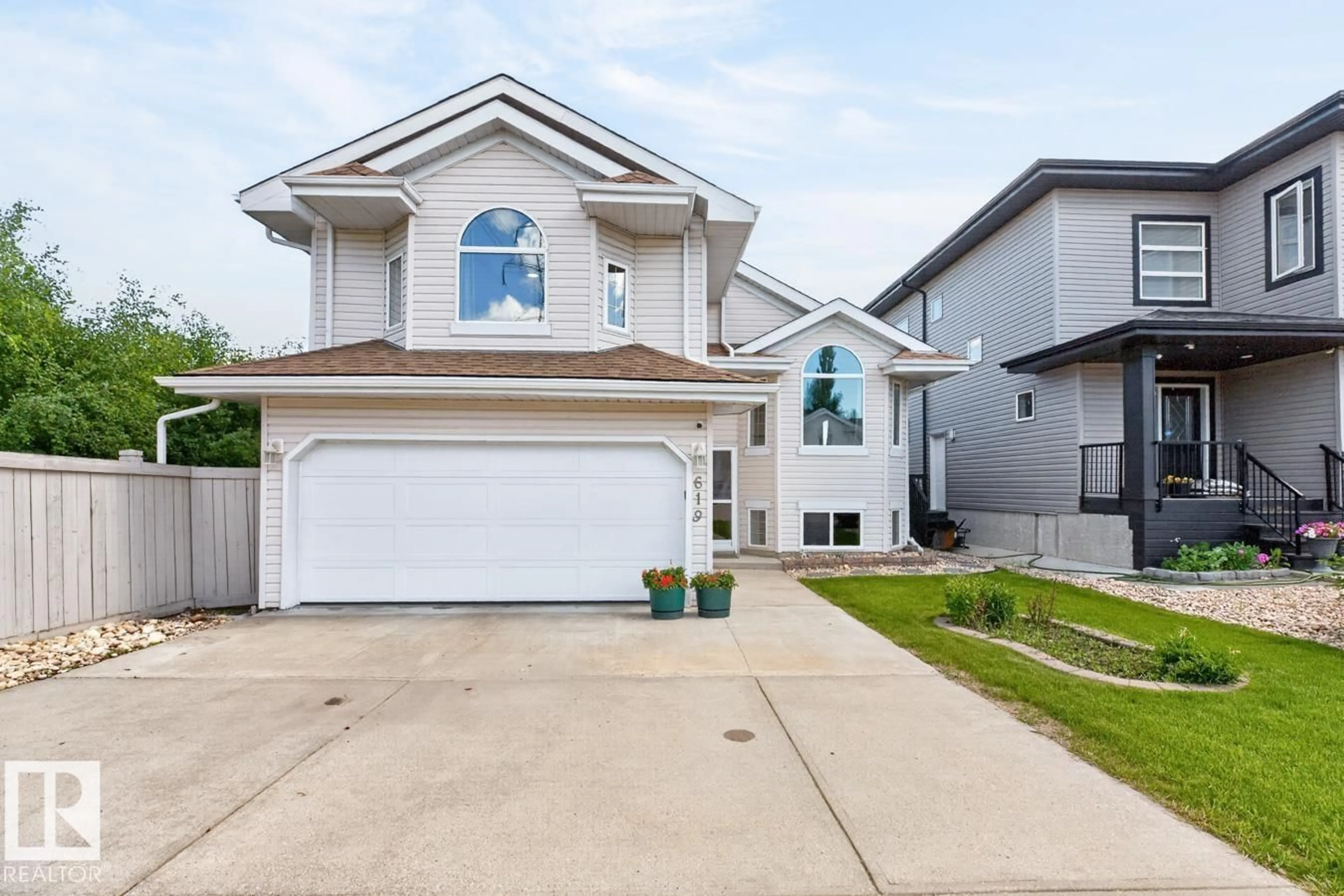 Home with vinyl exterior material, street for 619 LAYTON CT, Edmonton Alberta T6R2S9