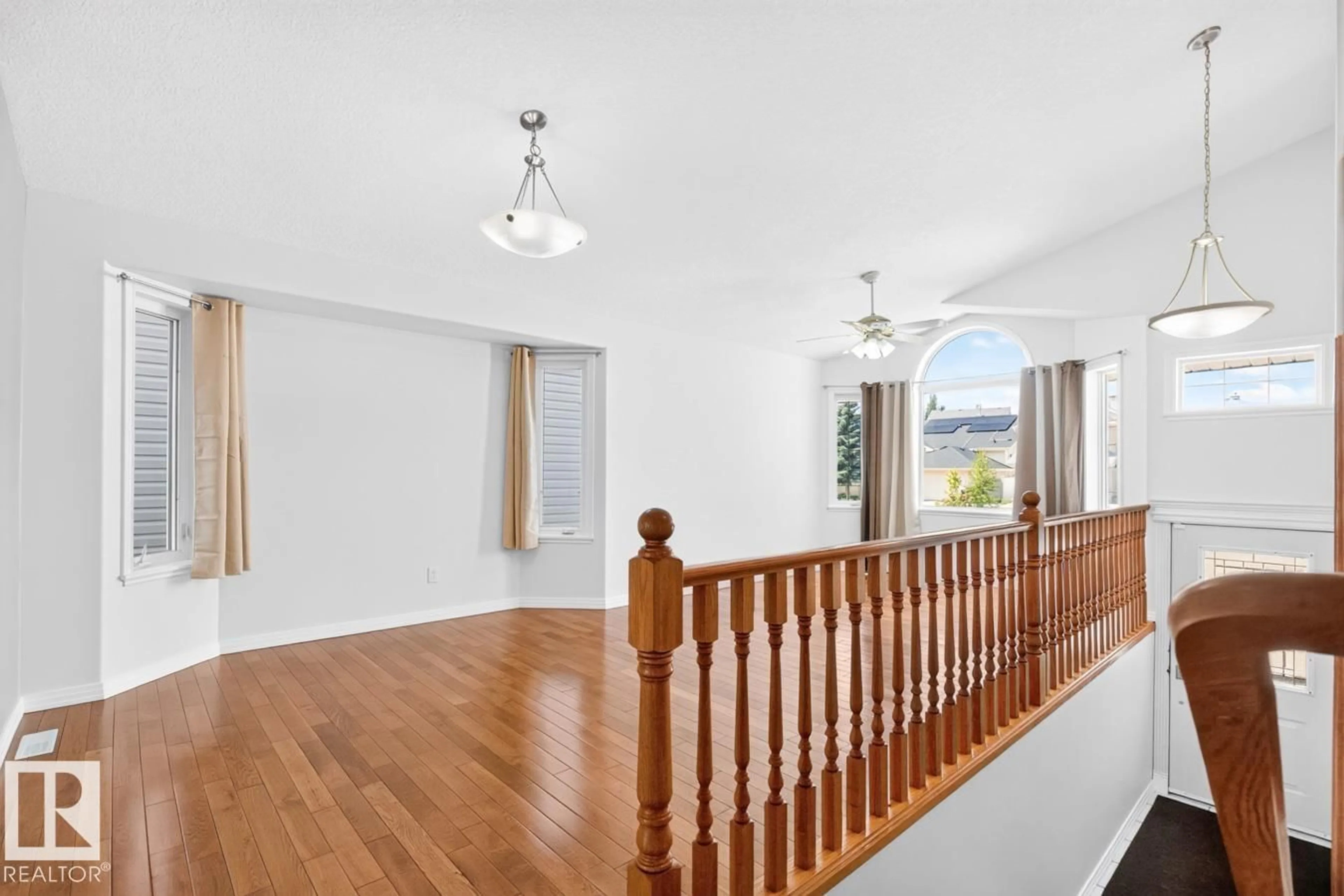 Indoor foyer for 619 LAYTON CT, Edmonton Alberta T6R2S9