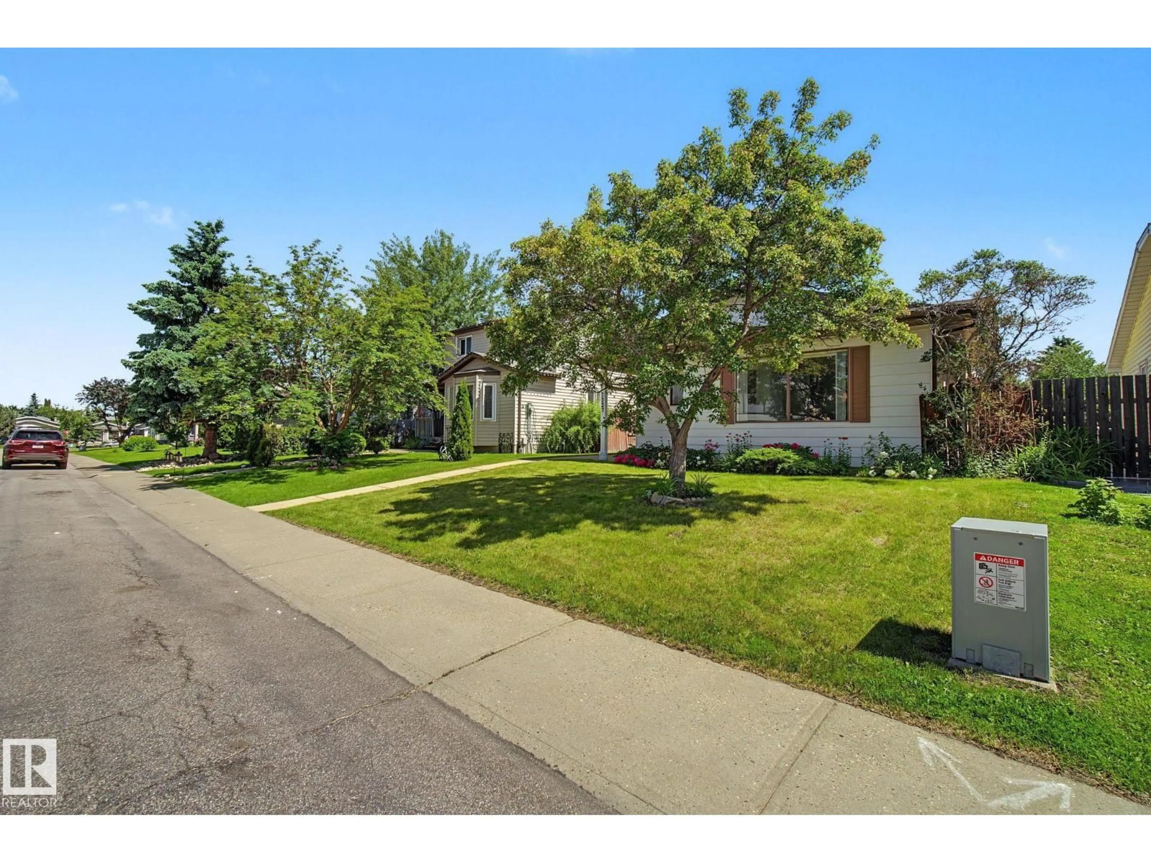 A pic from outside/outdoor area/front of a property/back of a property/a pic from drone, street for NW - 7327 189 ST, Edmonton Alberta T5T5G7