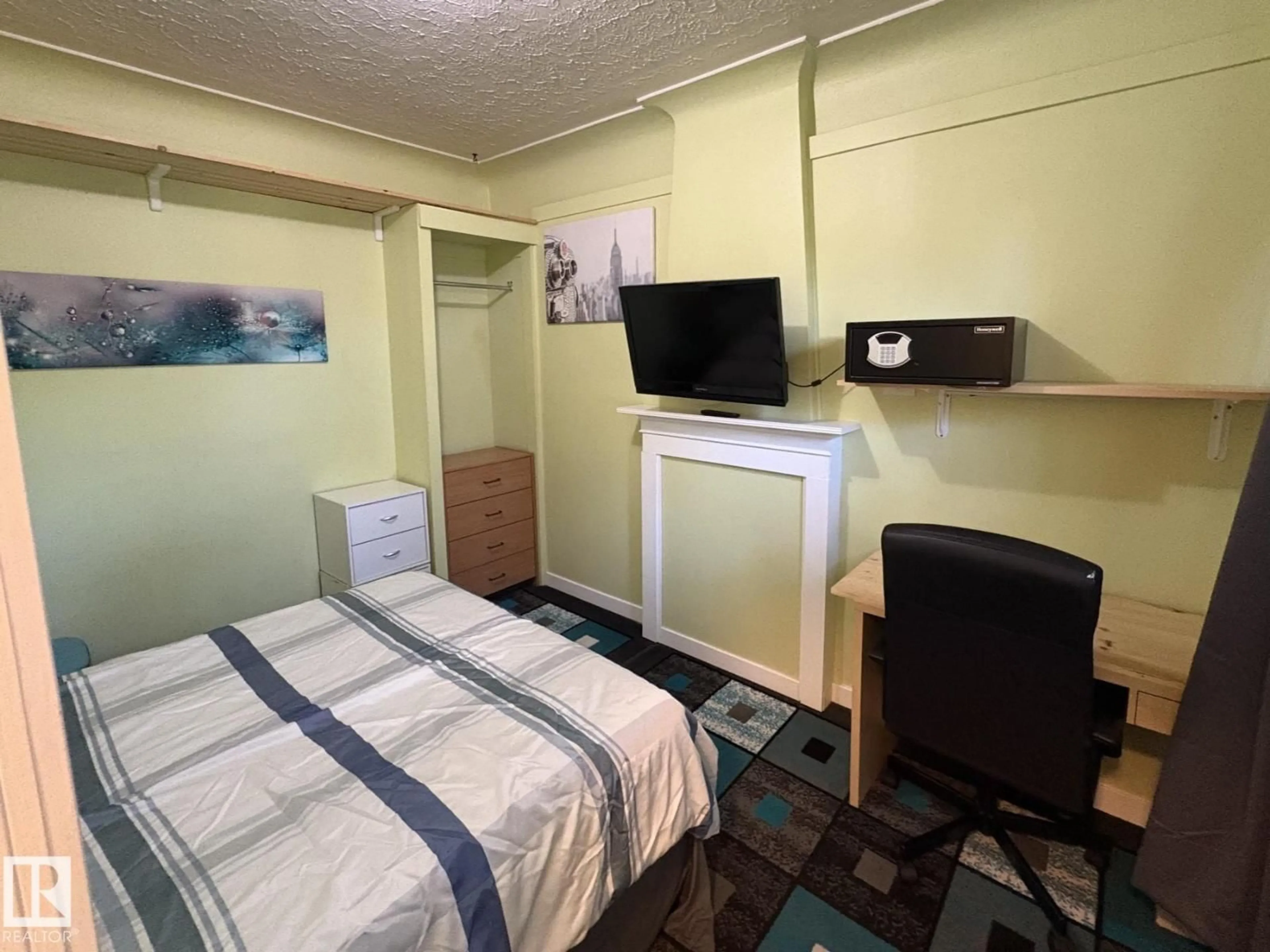 A pic of a room for 11511 101 ST, Edmonton Alberta T5G2B2