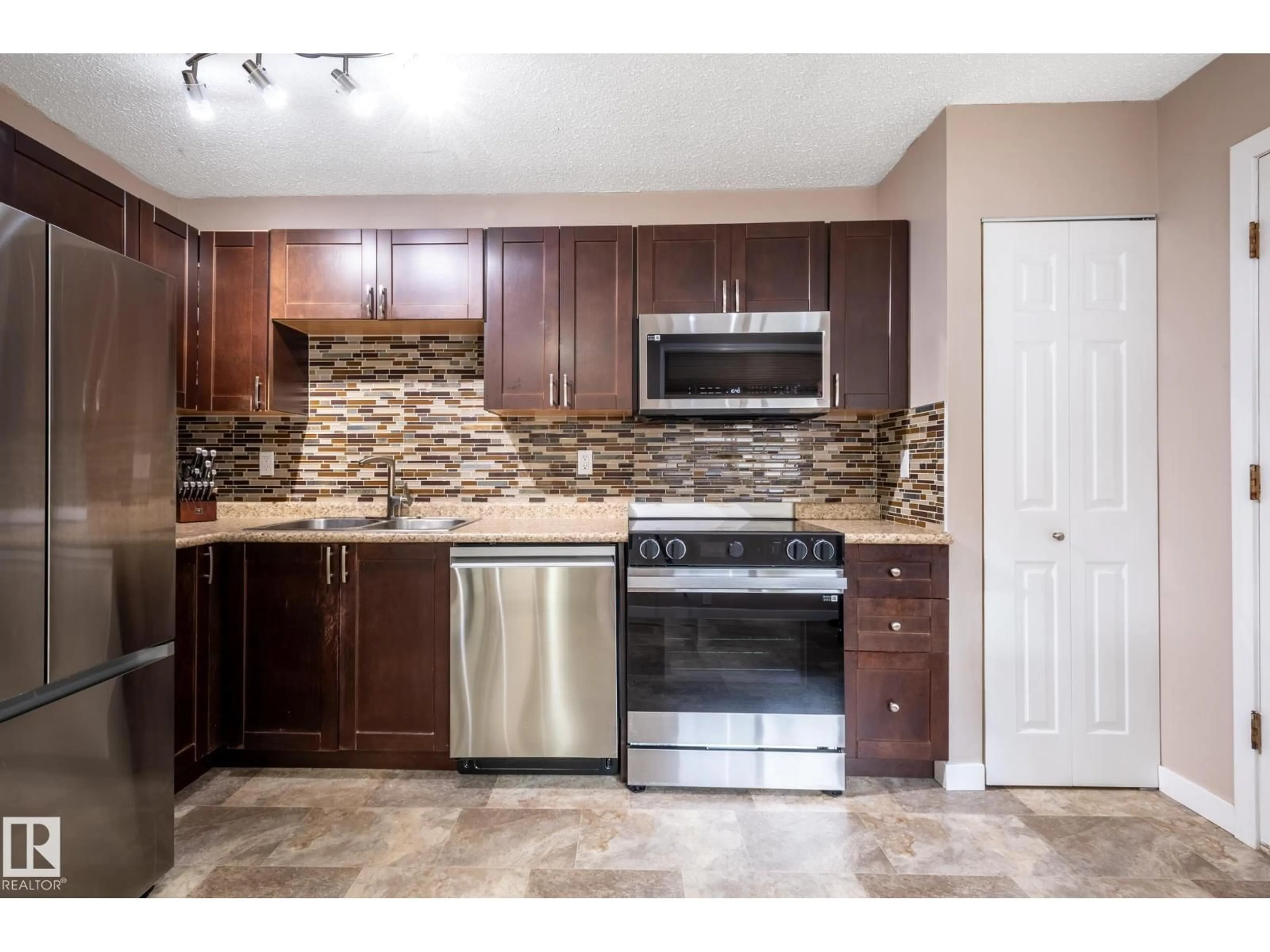 Standard kitchen, ceramic/tile floor for 100 FOREST GV, St. Albert Alberta T8N3K6