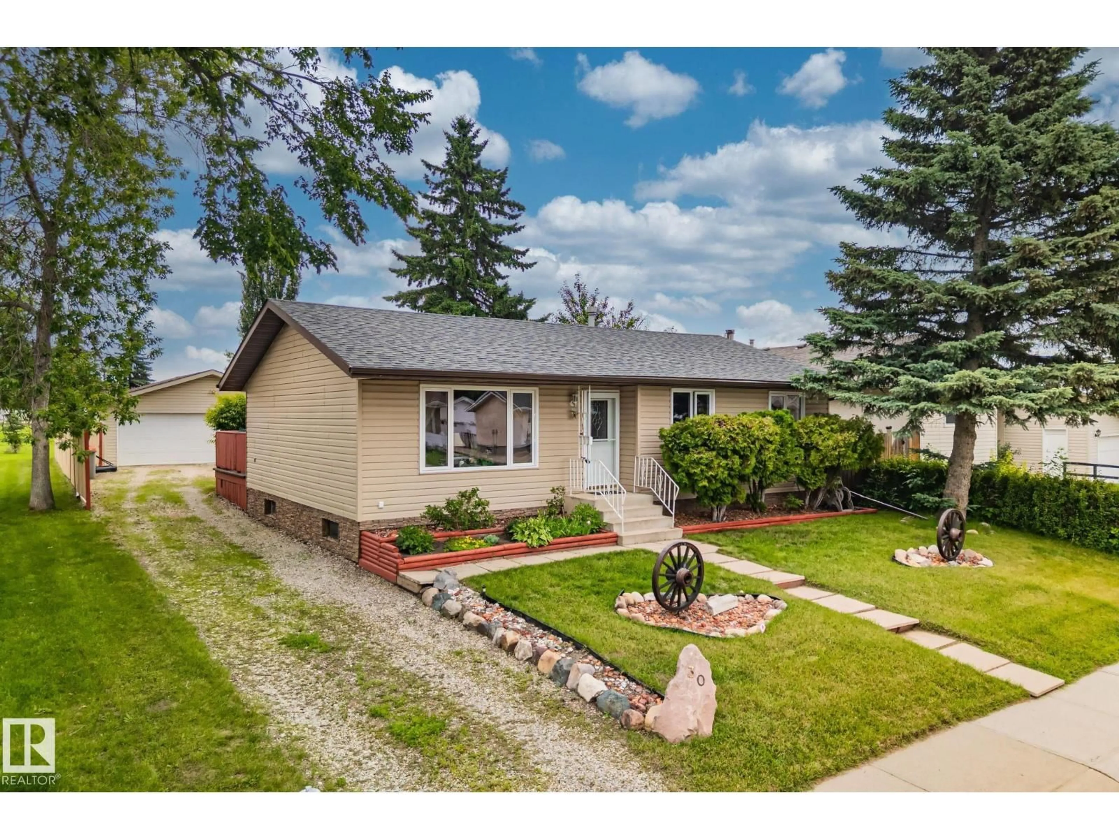 A pic from outside/outdoor area/front of a property/back of a property/a pic from drone, street for 30 GARDEN VALLEY DR, Stony Plain Alberta T7Z1H5