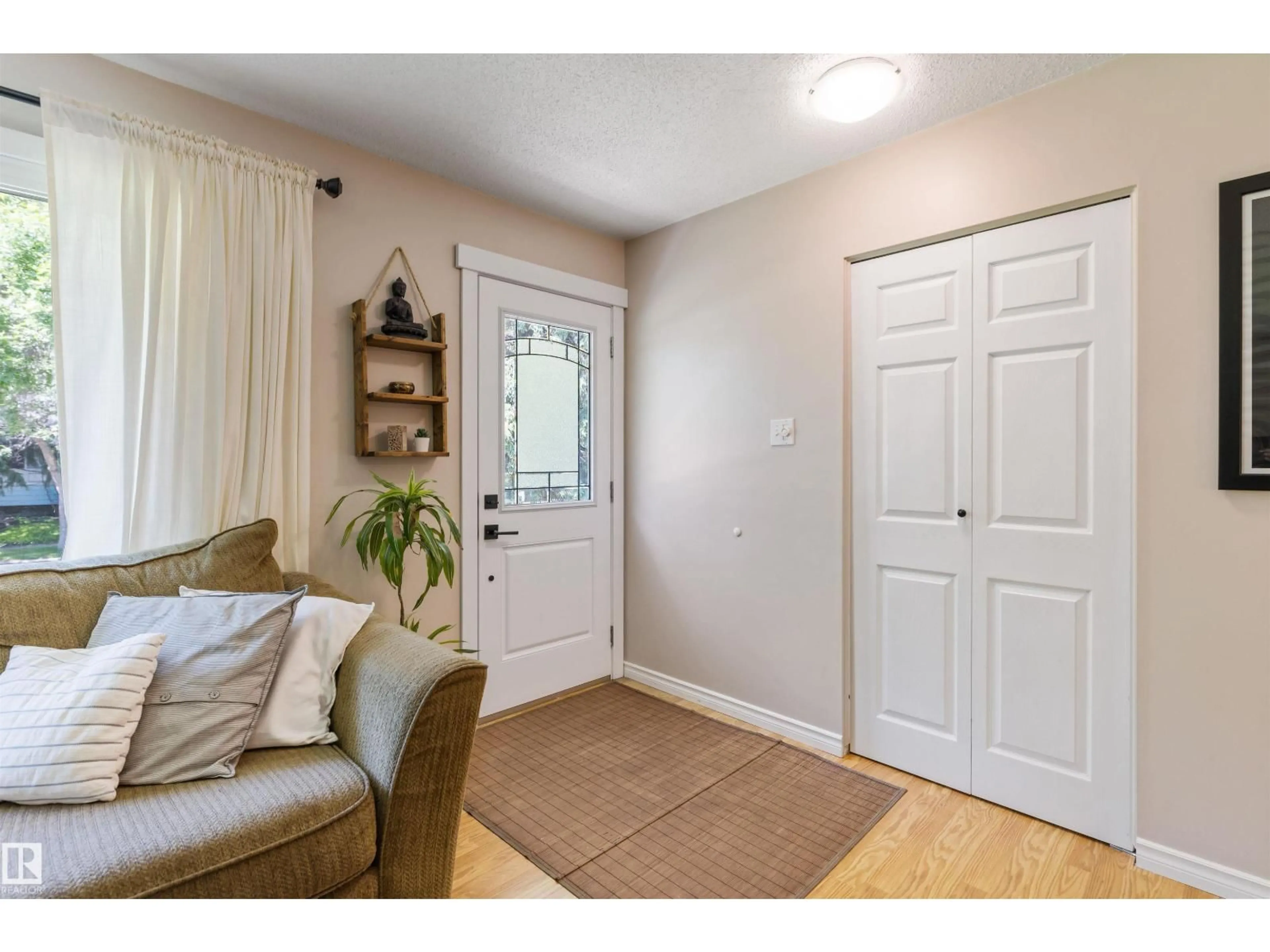Indoor entryway for 26 MILBURN CR, St. Albert Alberta T8N1X8