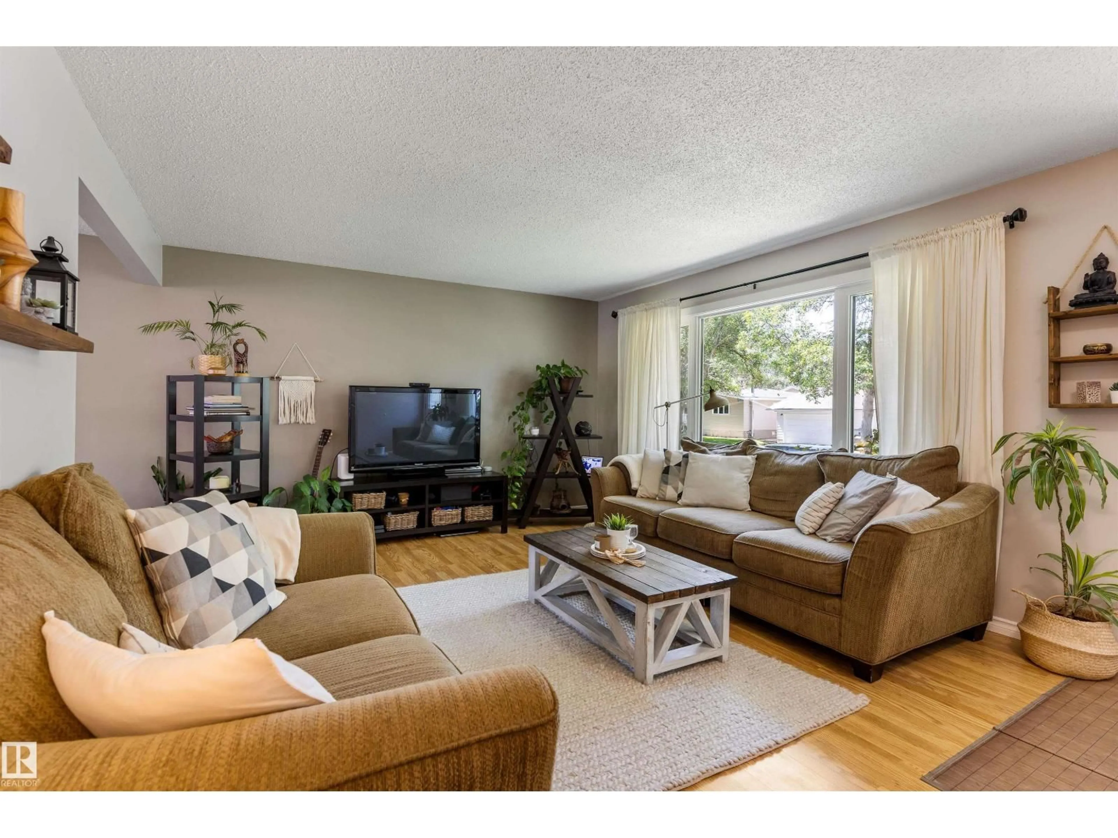Living room with furniture, wood/laminate floor for 26 MILBURN CR, St. Albert Alberta T8N1X8