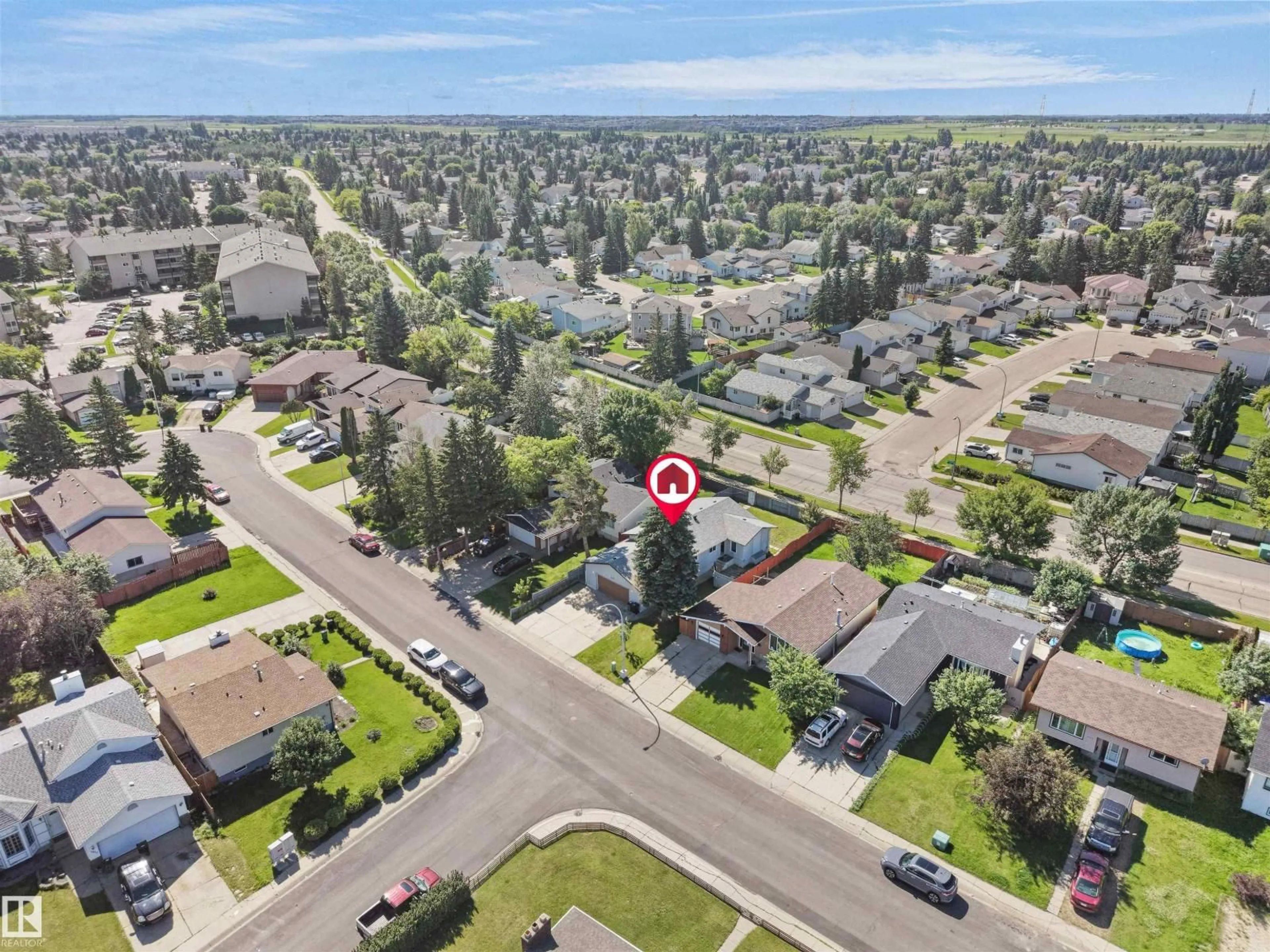 A pic from outside/outdoor area/front of a property/back of a property/a pic from drone, street for 4827 17 AV, Edmonton Alberta T6L2Y8