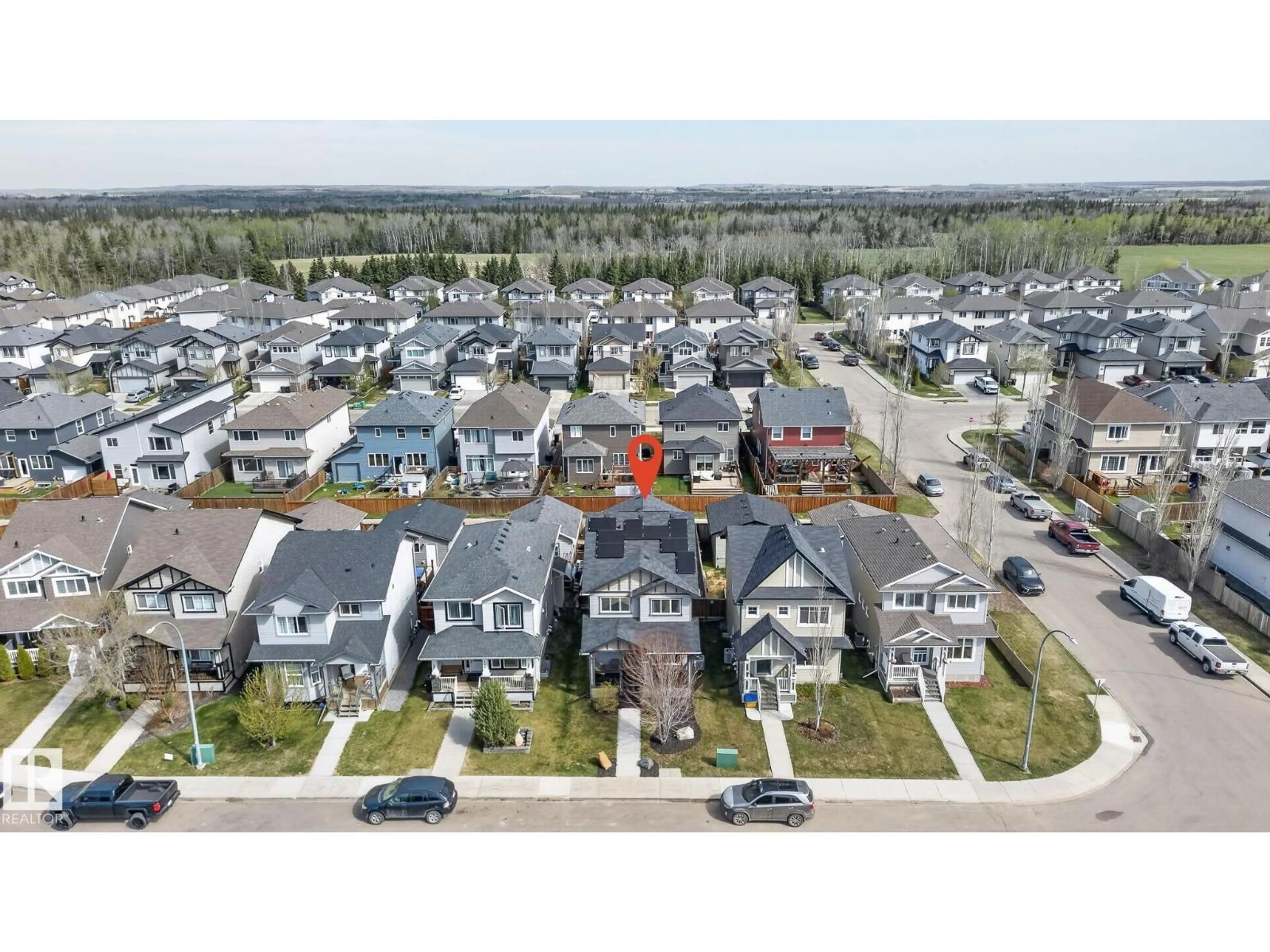 A pic from outside/outdoor area/front of a property/back of a property/a pic from drone, street for 108 HEWITT CI, Spruce Grove Alberta T7X0P2
