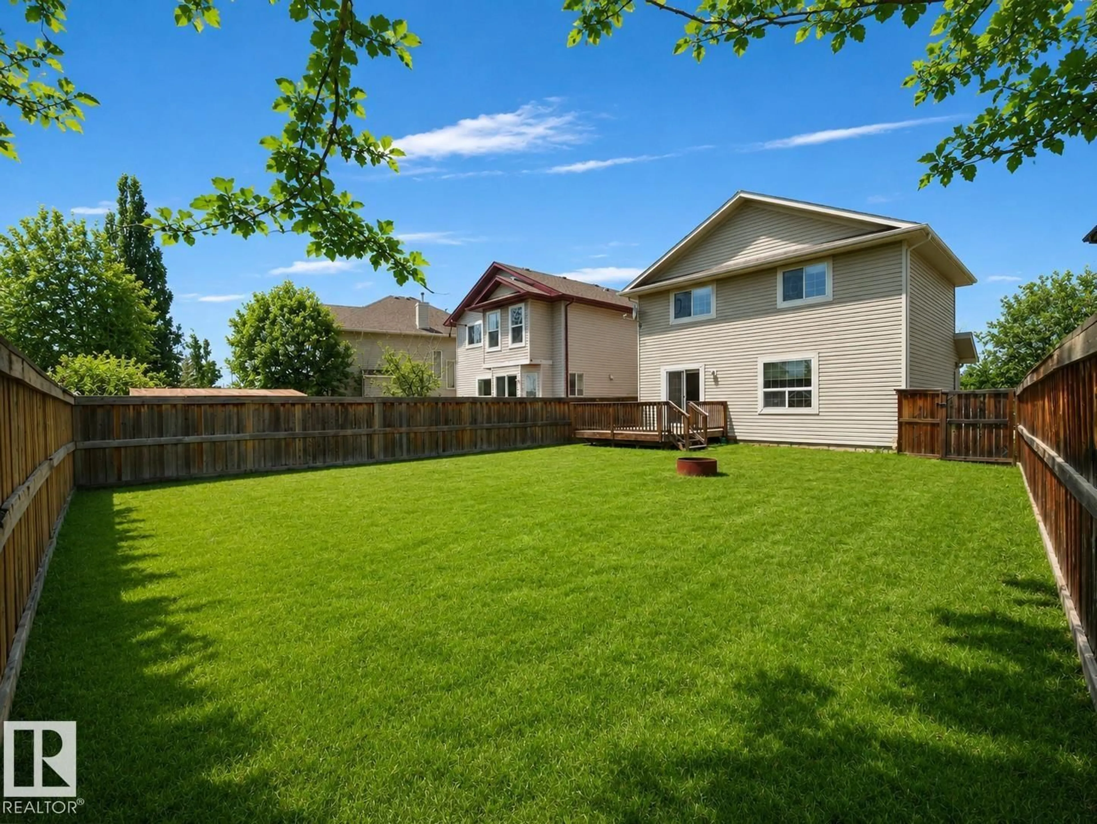 Home with vinyl exterior material, unknown for NW - 7407 SINGER LD, Edmonton Alberta T6R3S2