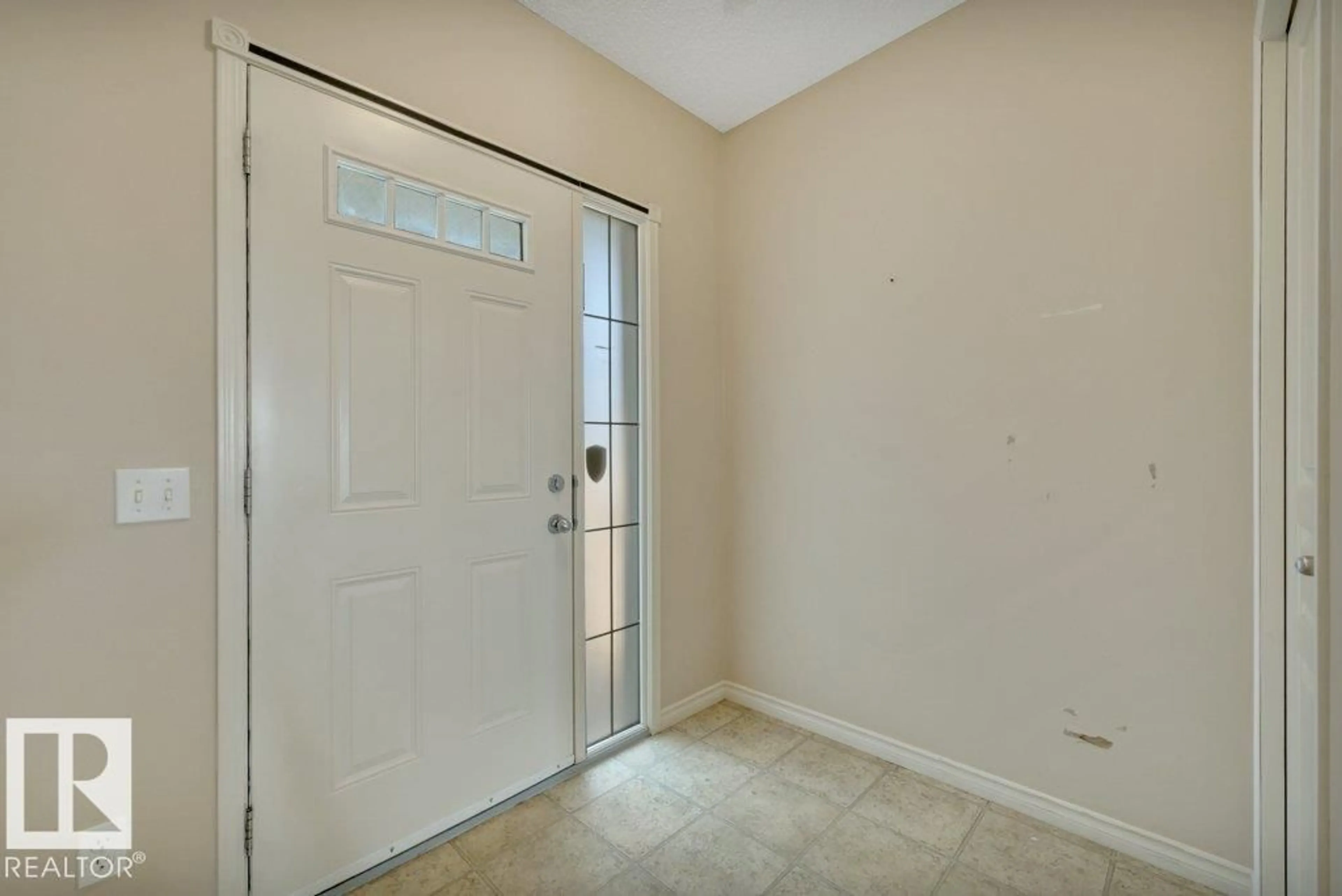 Indoor entryway for 152 KEYSTONE CR, Leduc Alberta T9E0J5