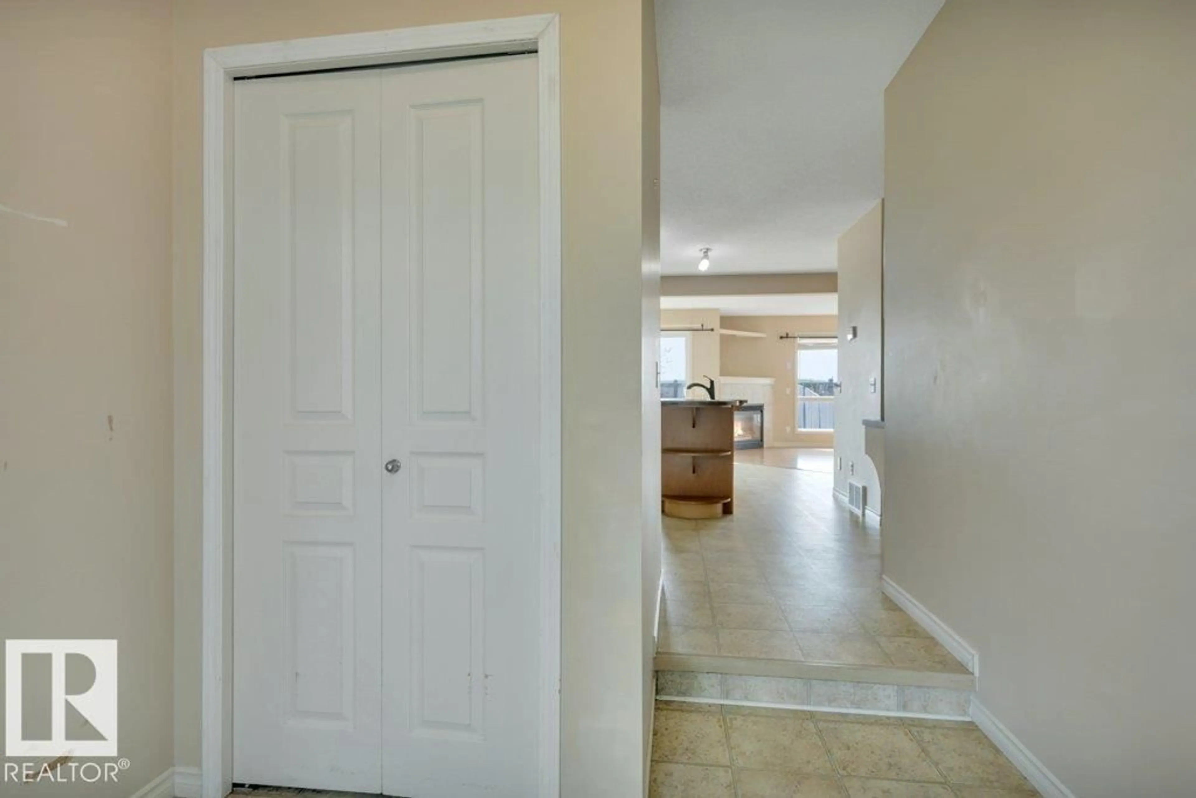 Indoor entryway for 152 KEYSTONE CR, Leduc Alberta T9E0J5
