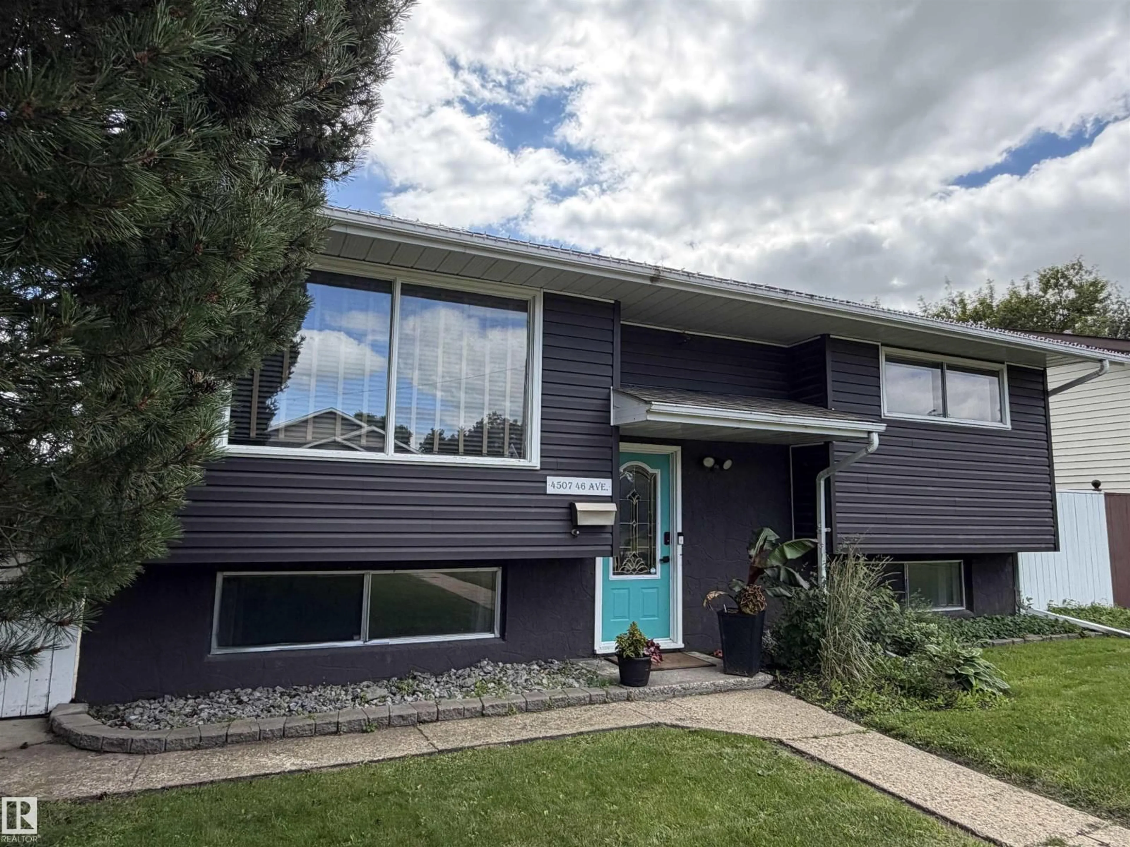 A pic from outside/outdoor area/front of a property/back of a property/a pic from drone, unknown for 4507 46 AV, Wetaskiwin Alberta T9A1X1