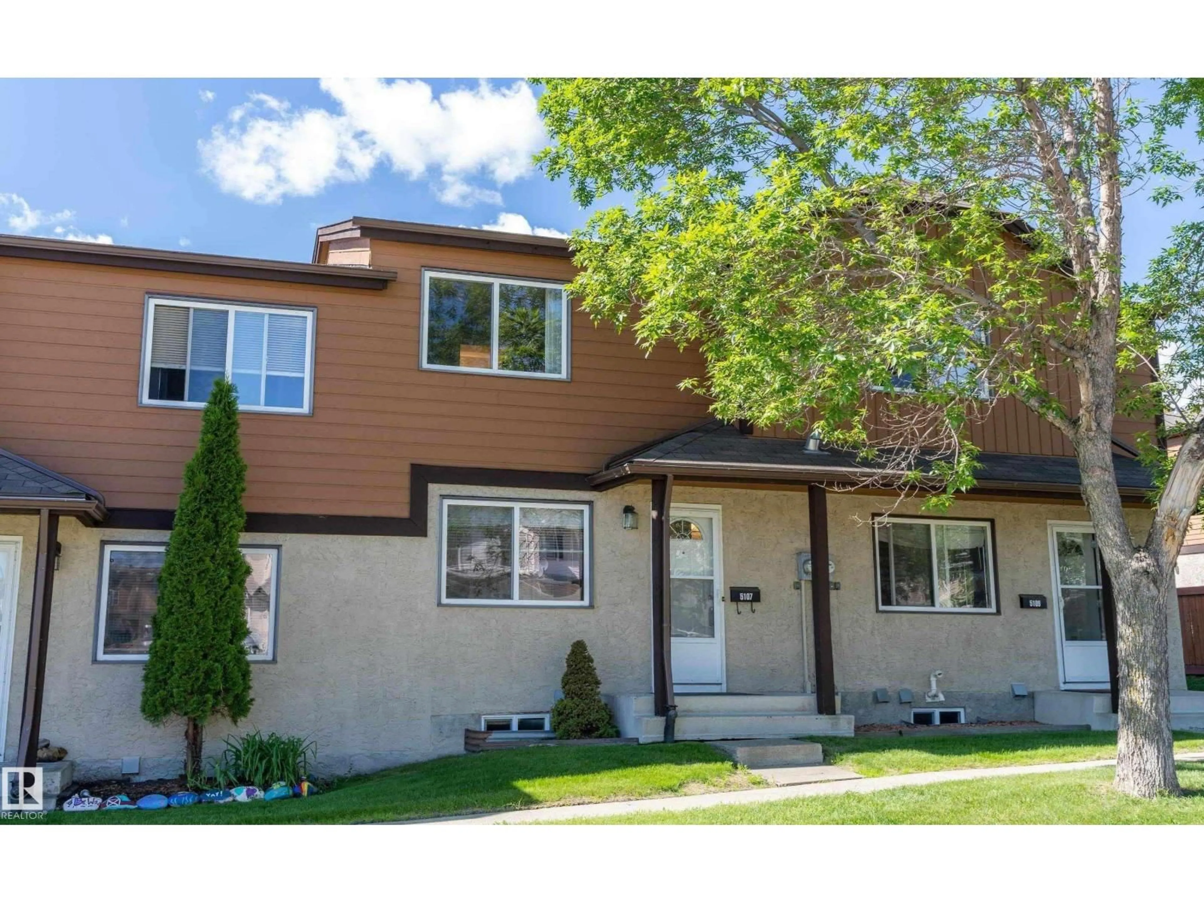 Home with vinyl exterior material, street for 5107 146 AV, Edmonton Alberta T5A4M7