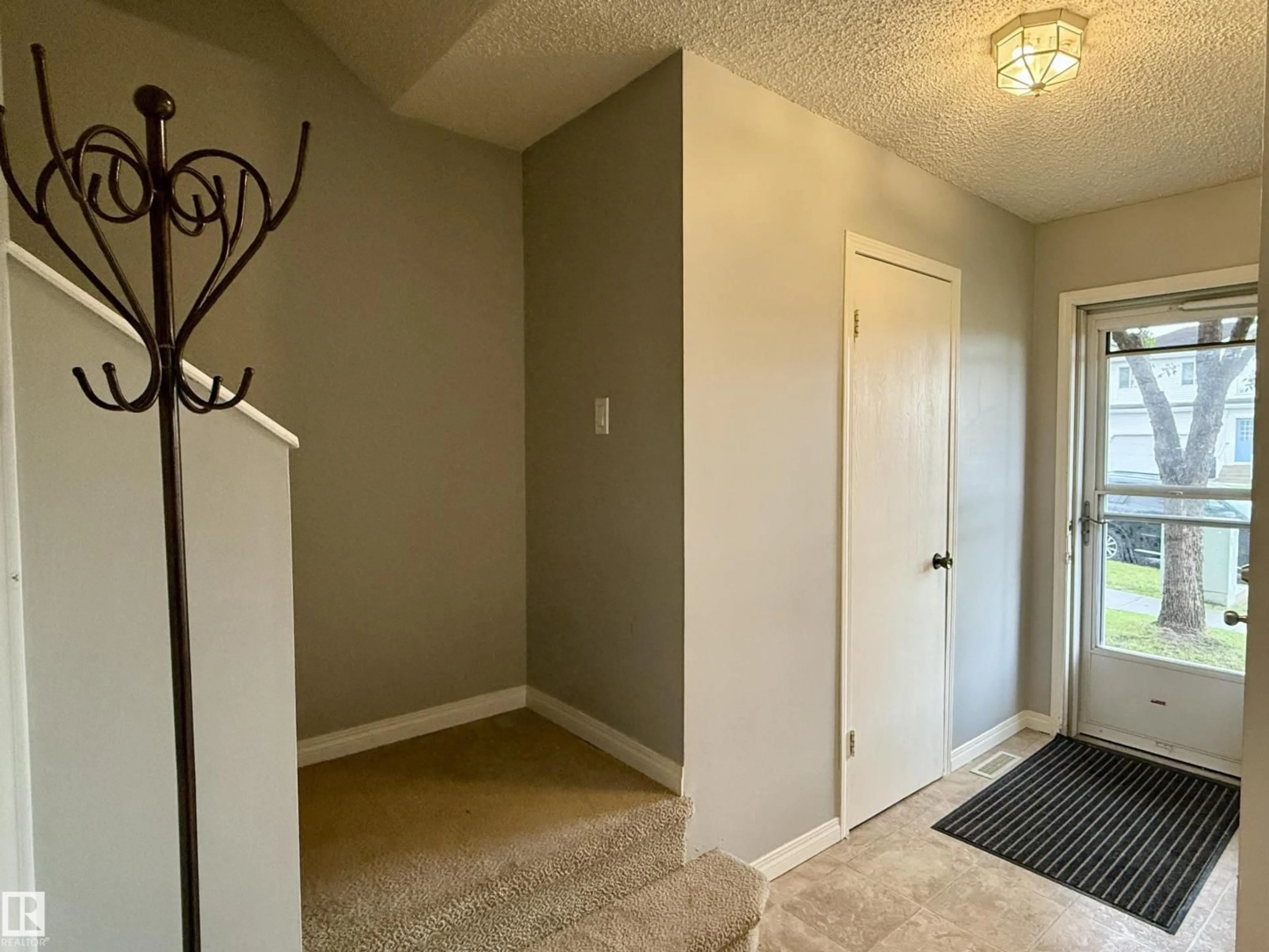 Indoor entryway for 5107 146 AV, Edmonton Alberta T5A4M7