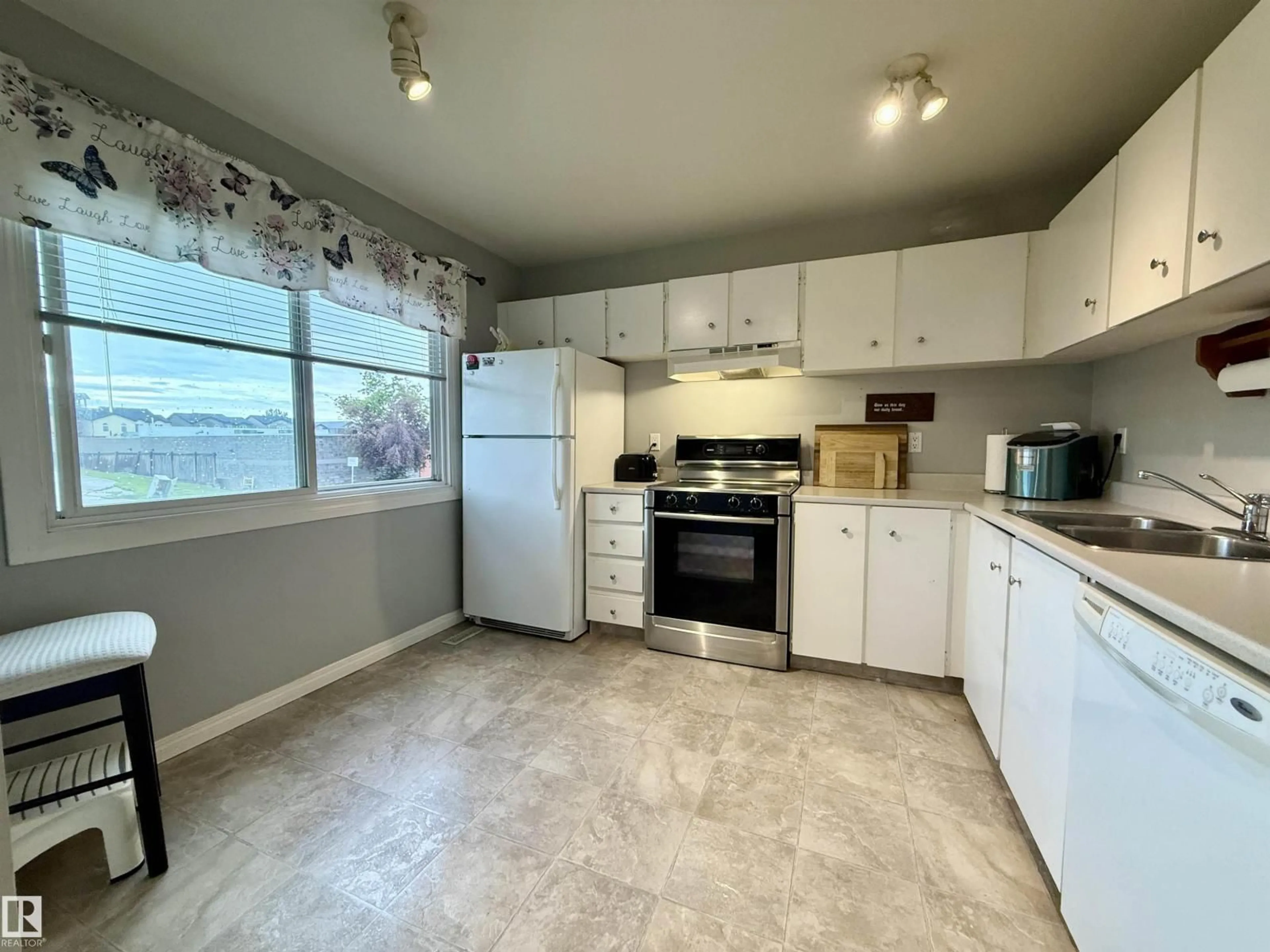 Unknown for 5107 146 AV, Edmonton Alberta T5A4M7