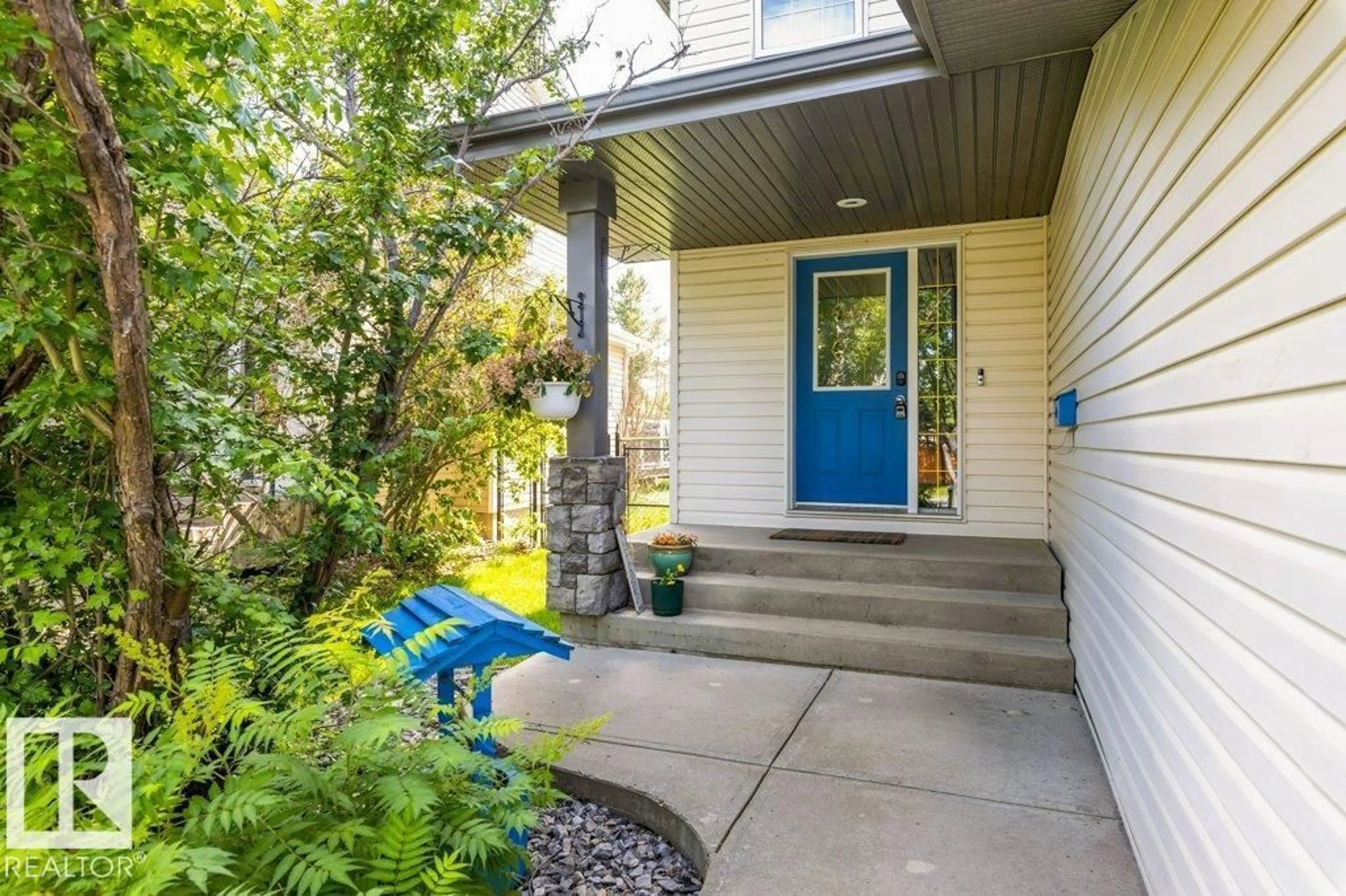 Indoor entryway for 26 NORTH RIDGE DR, St. Albert Alberta T8N7E4