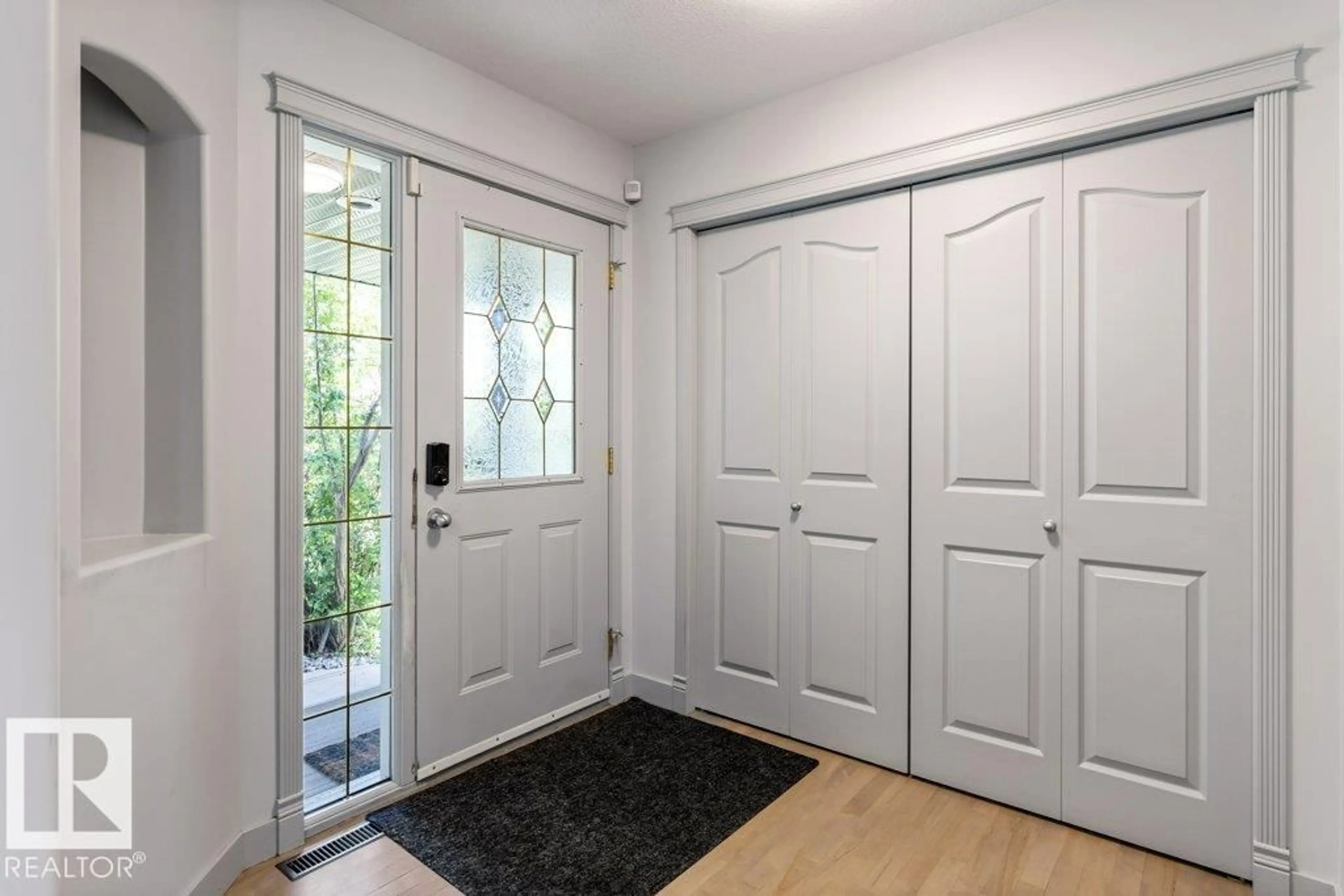 Indoor entryway for 26 NORTH RIDGE DR, St. Albert Alberta T8N7E4