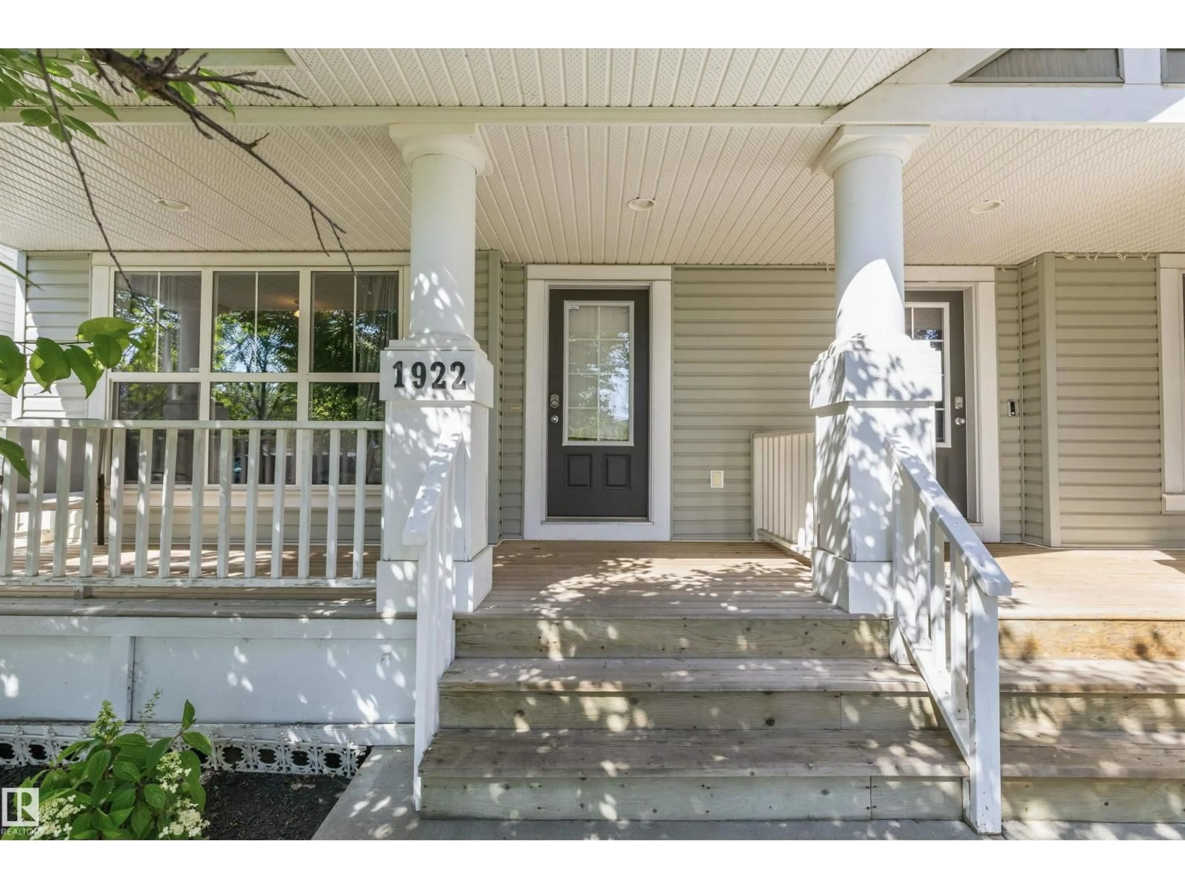 Indoor entryway for SW - 1922 74 ST, Edmonton Alberta T6X0K3