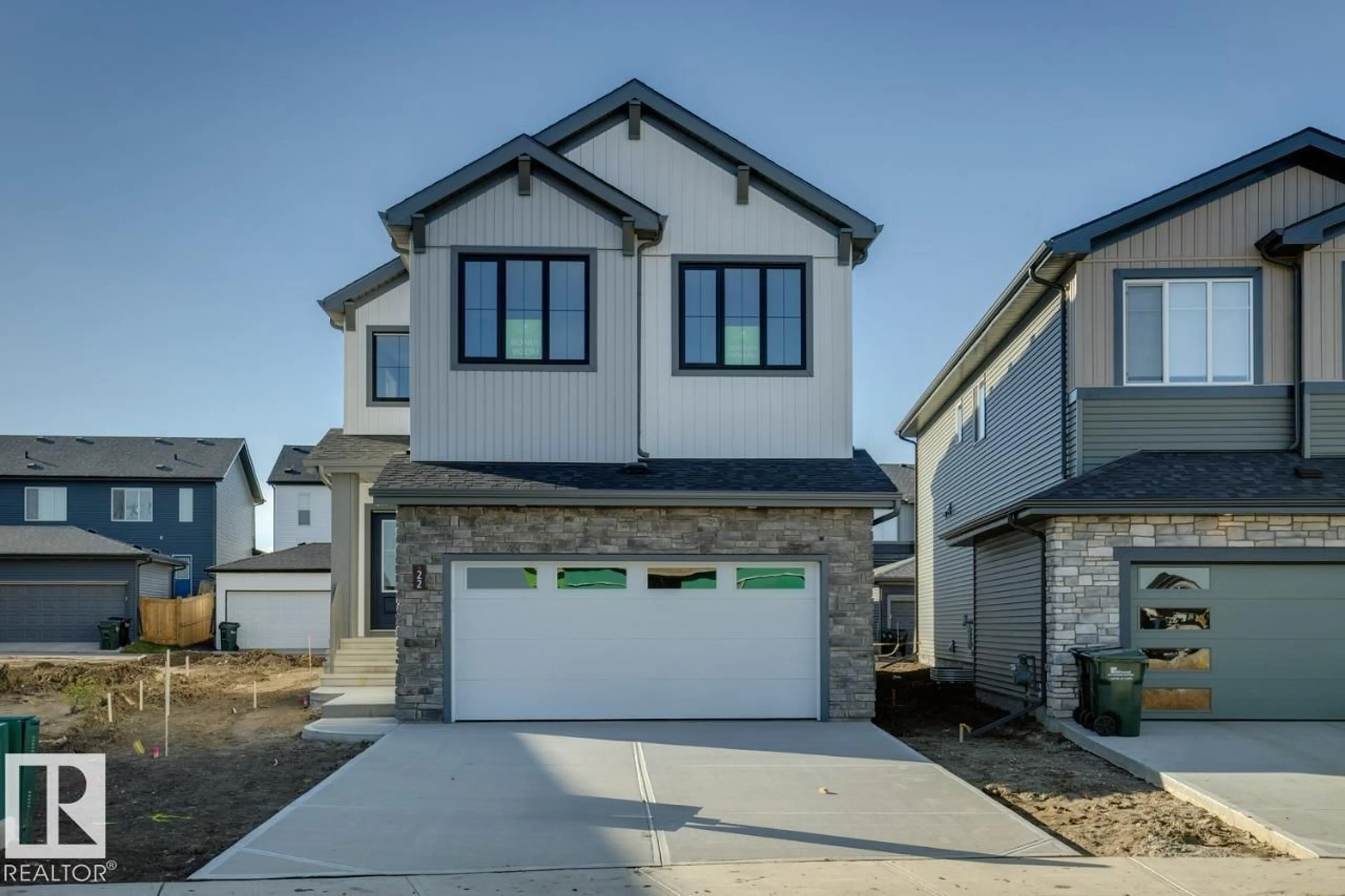 Home with vinyl exterior material, street for 22 CUDDIE DR, Sherwood Park Alberta T8H3C7