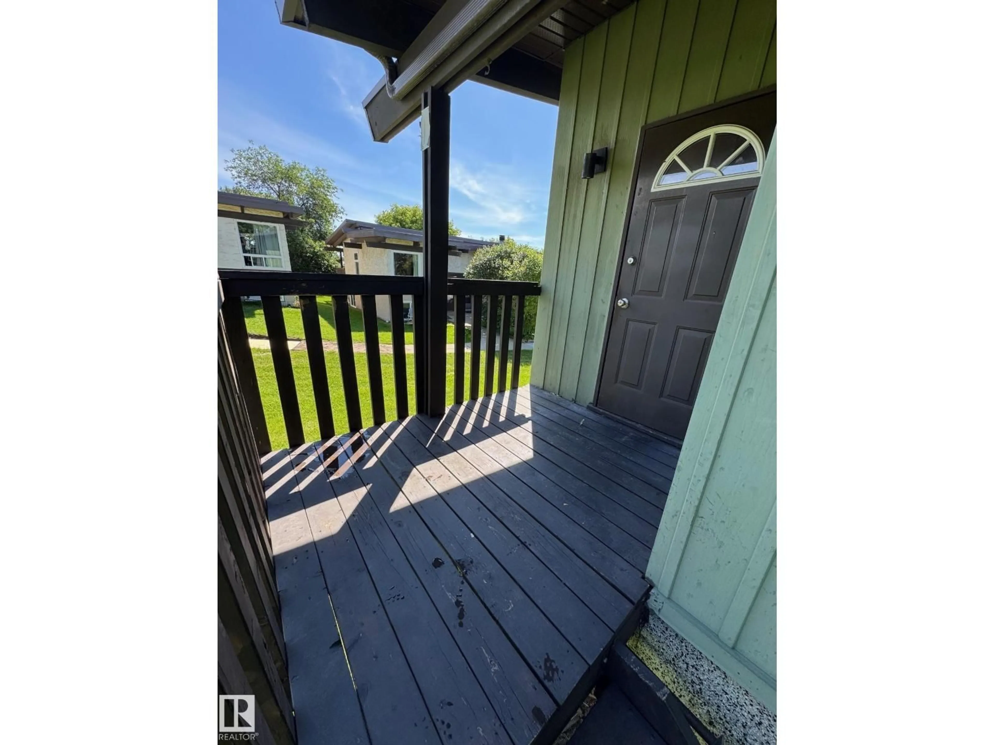 Patio, street for 482 LEE RIDGE RD, Edmonton Alberta T6K2K3