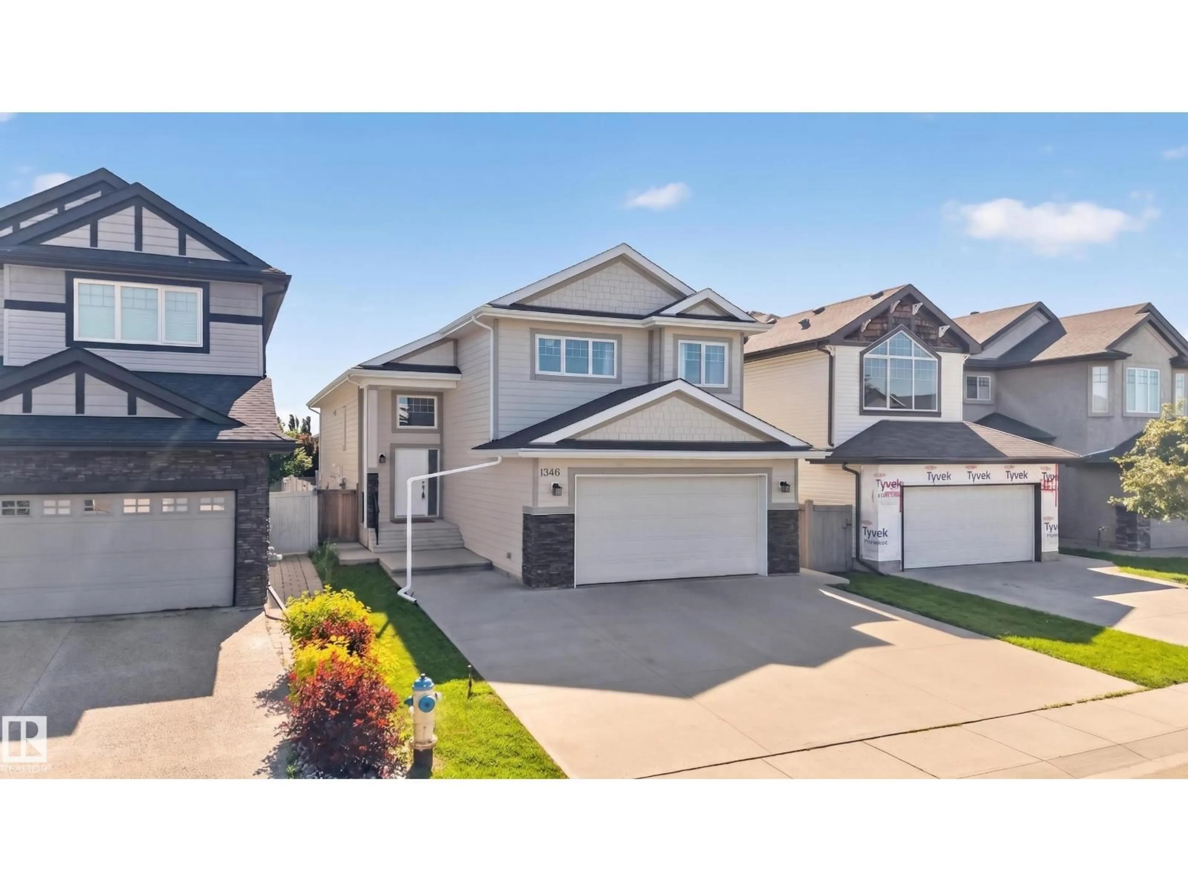 A pic from outside/outdoor area/front of a property/back of a property/a pic from drone, street for 1346 CUNNINGHAM DR, Edmonton Alberta T6W0R8