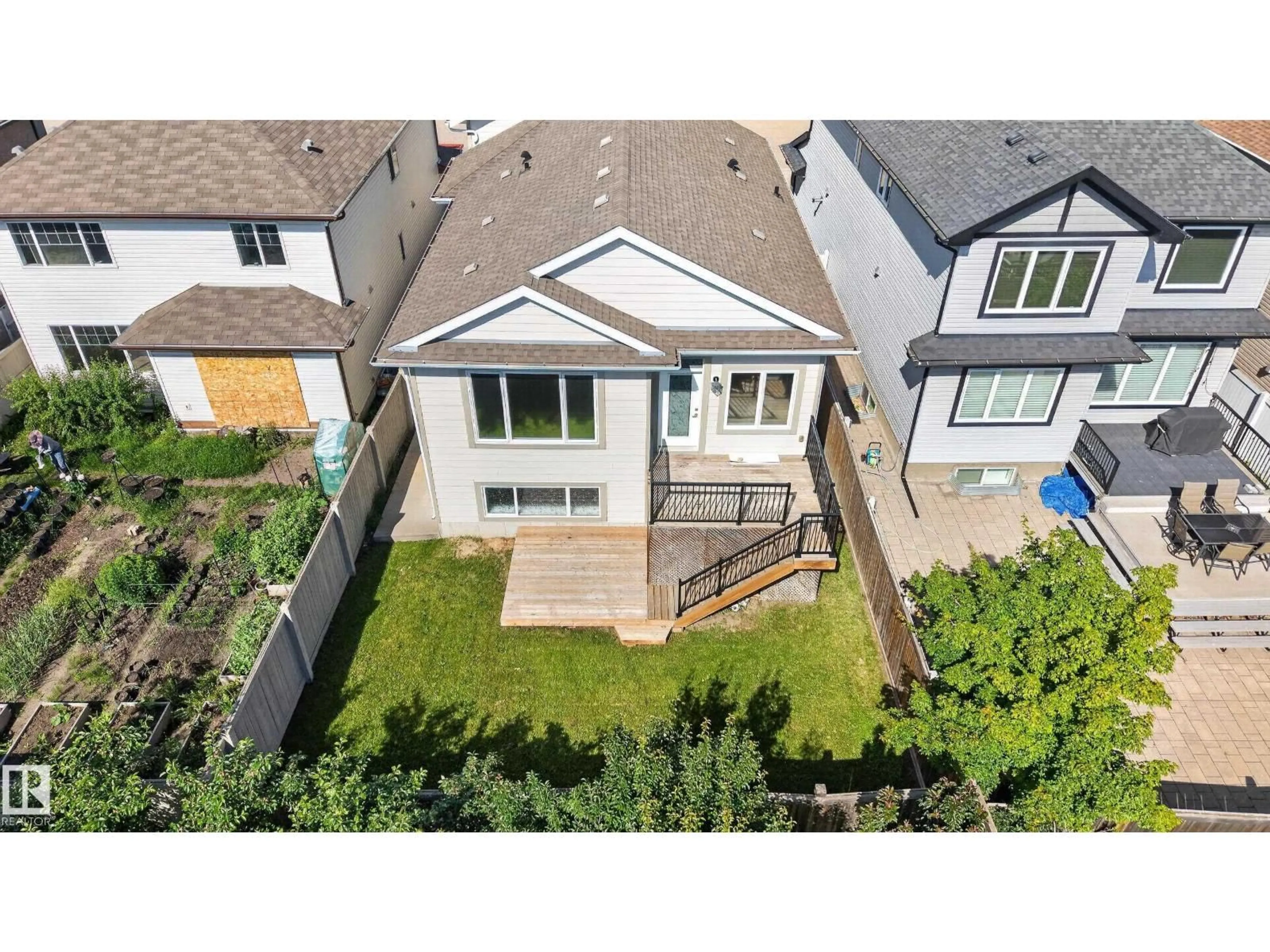 A pic from outside/outdoor area/front of a property/back of a property/a pic from drone, street for 1346 CUNNINGHAM DR, Edmonton Alberta T6W0R8