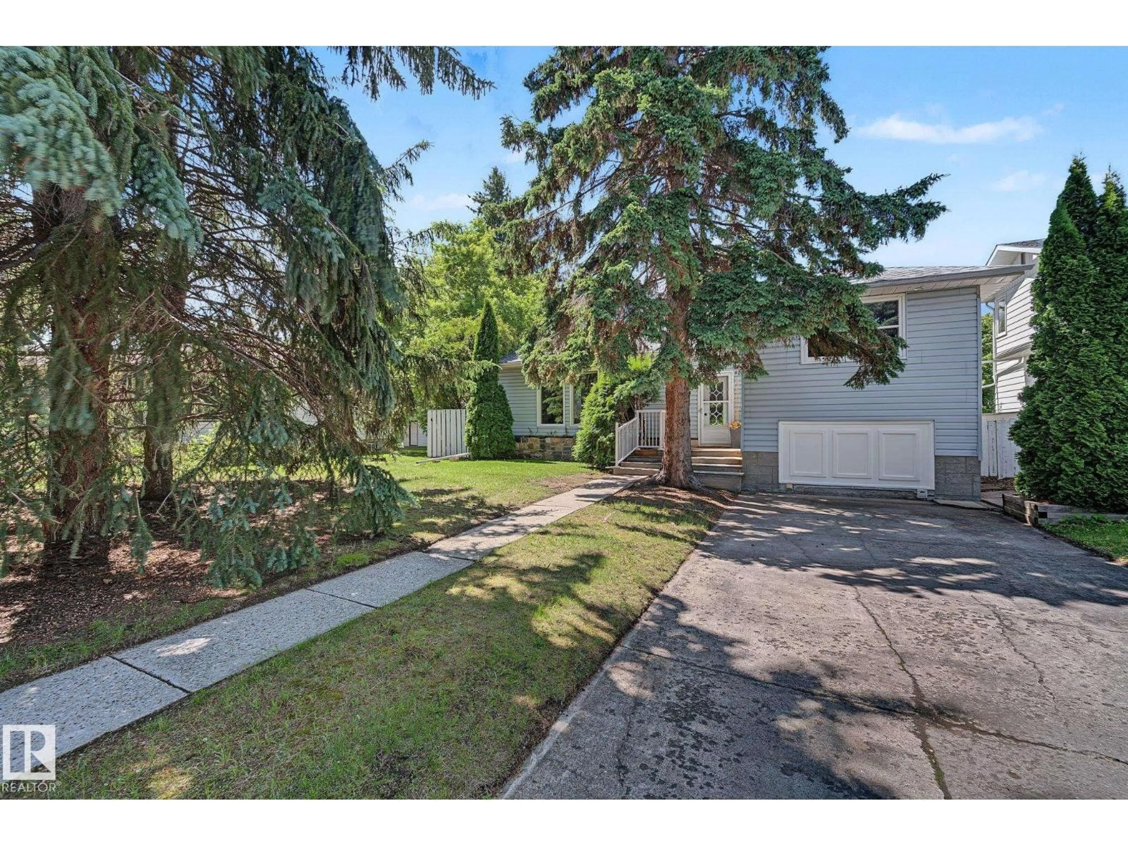 A pic from outside/outdoor area/front of a property/back of a property/a pic from drone, street for 9516 146 ST, Edmonton Alberta T5R1X4