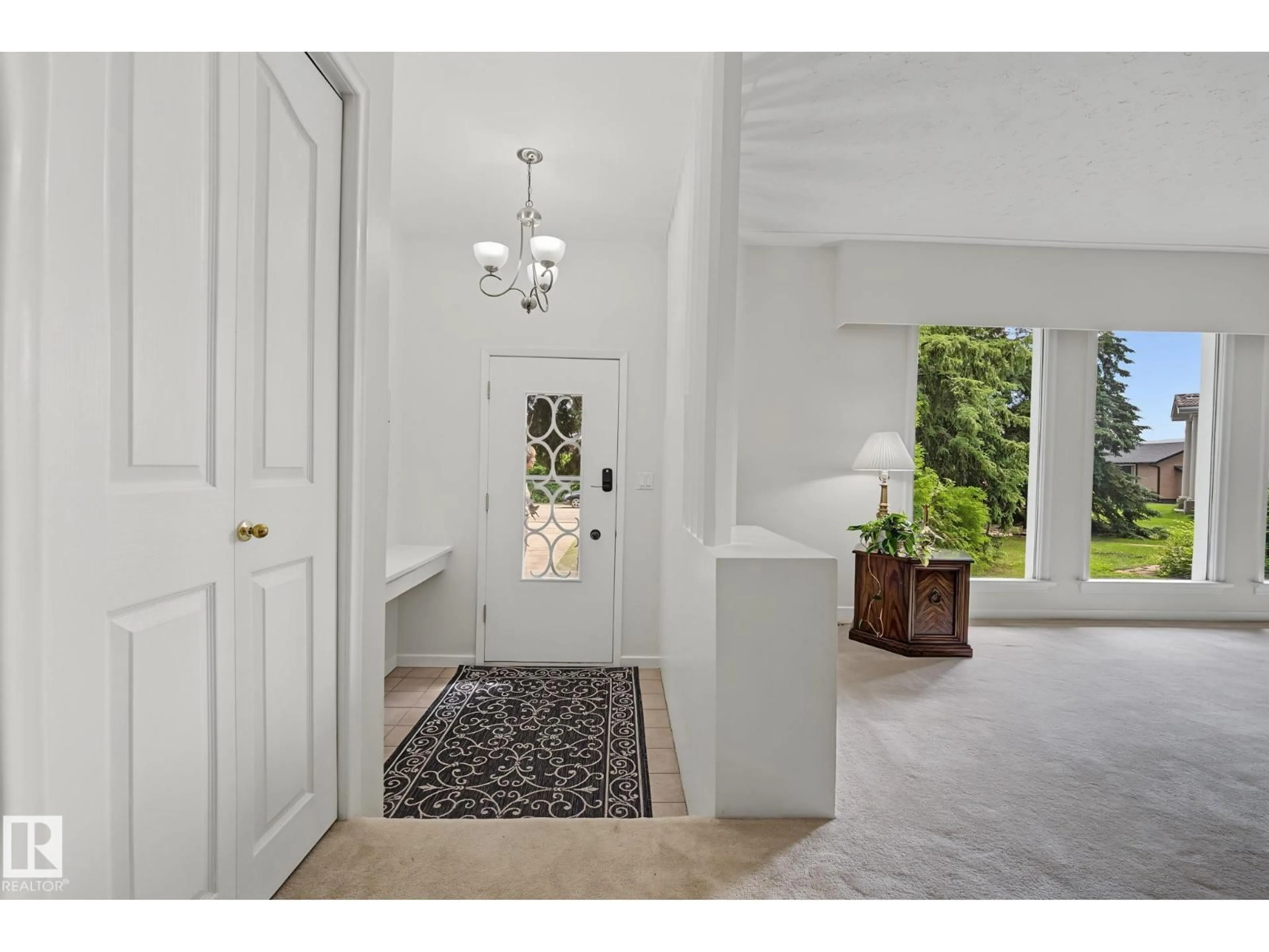 Indoor entryway for 9516 146 ST, Edmonton Alberta T5R1X4