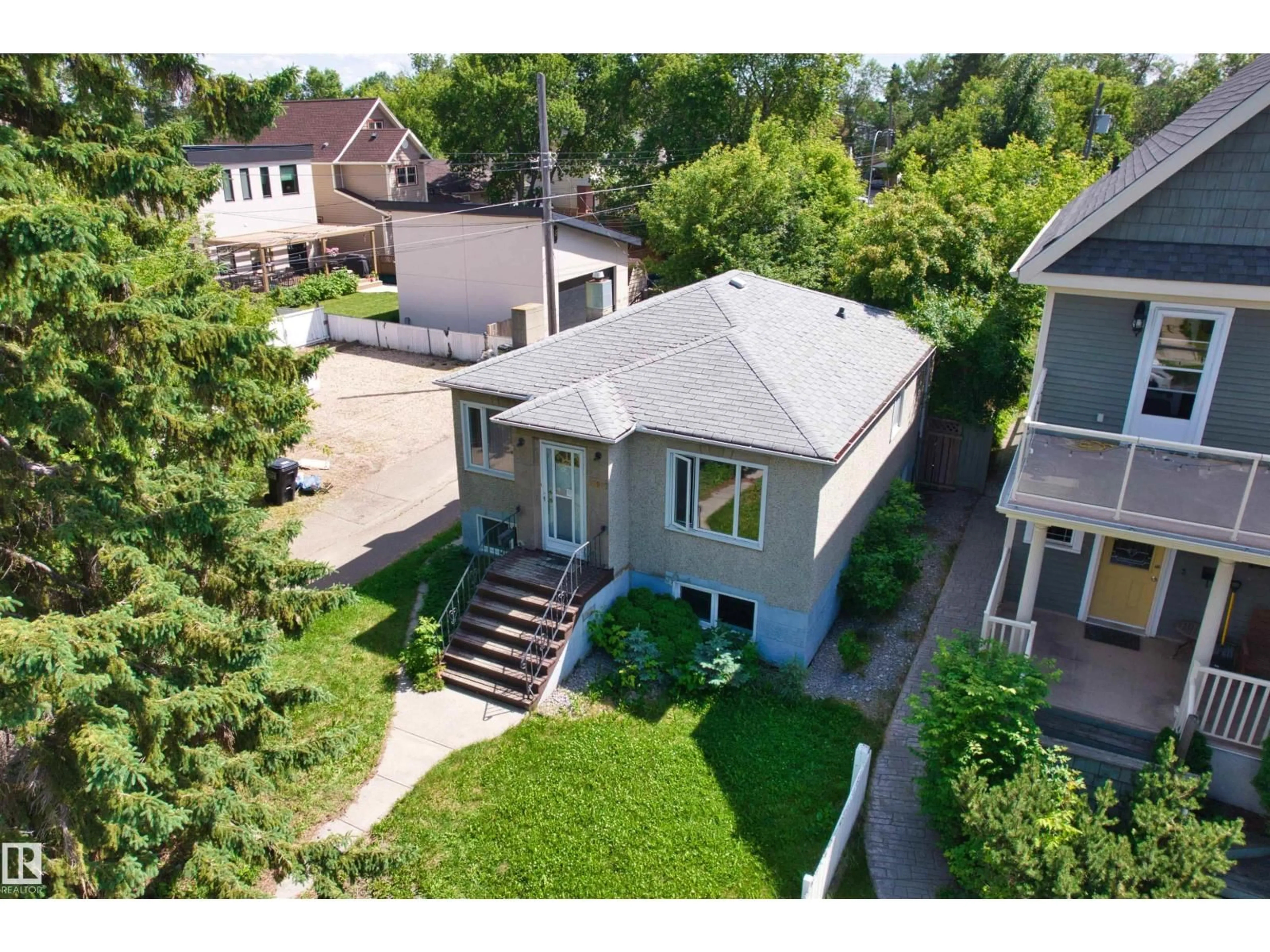 A pic from outside/outdoor area/front of a property/back of a property/a pic from drone, street for NW - 10607 73 AVE, Edmonton Alberta T6E1C3