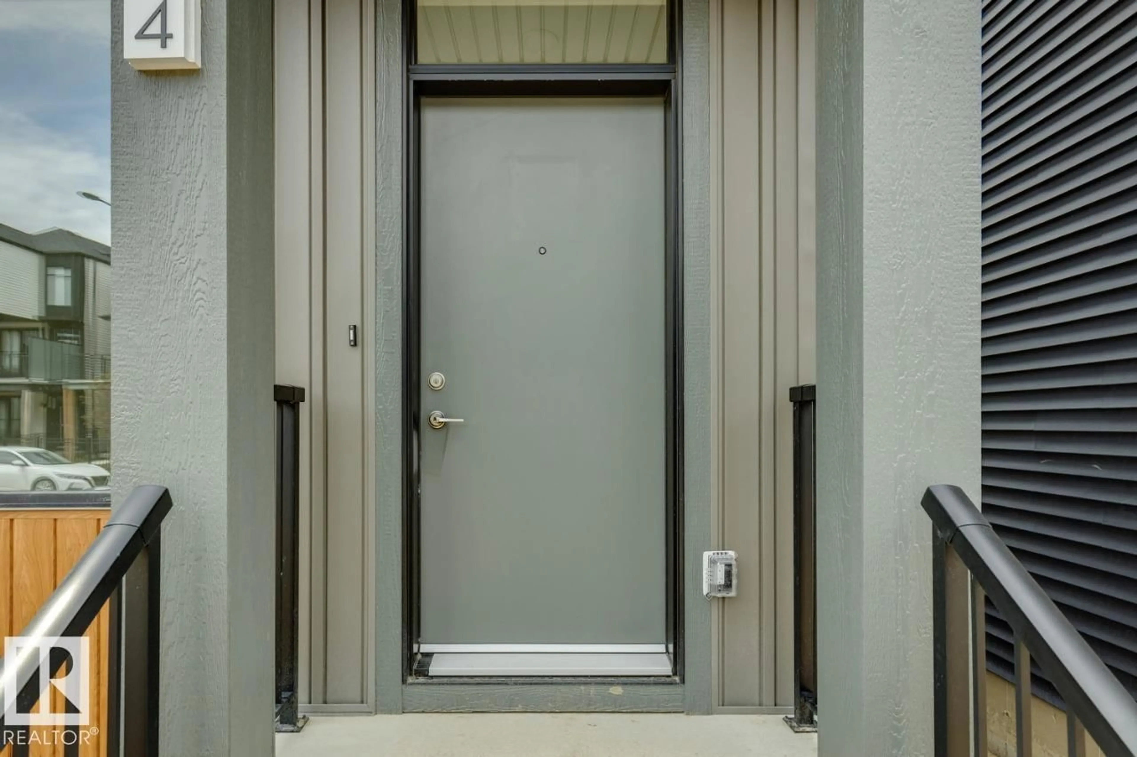 Indoor foyer for LI SW - 7524 KLAPSTEIN LINK, Edmonton Alberta T6W5S7
