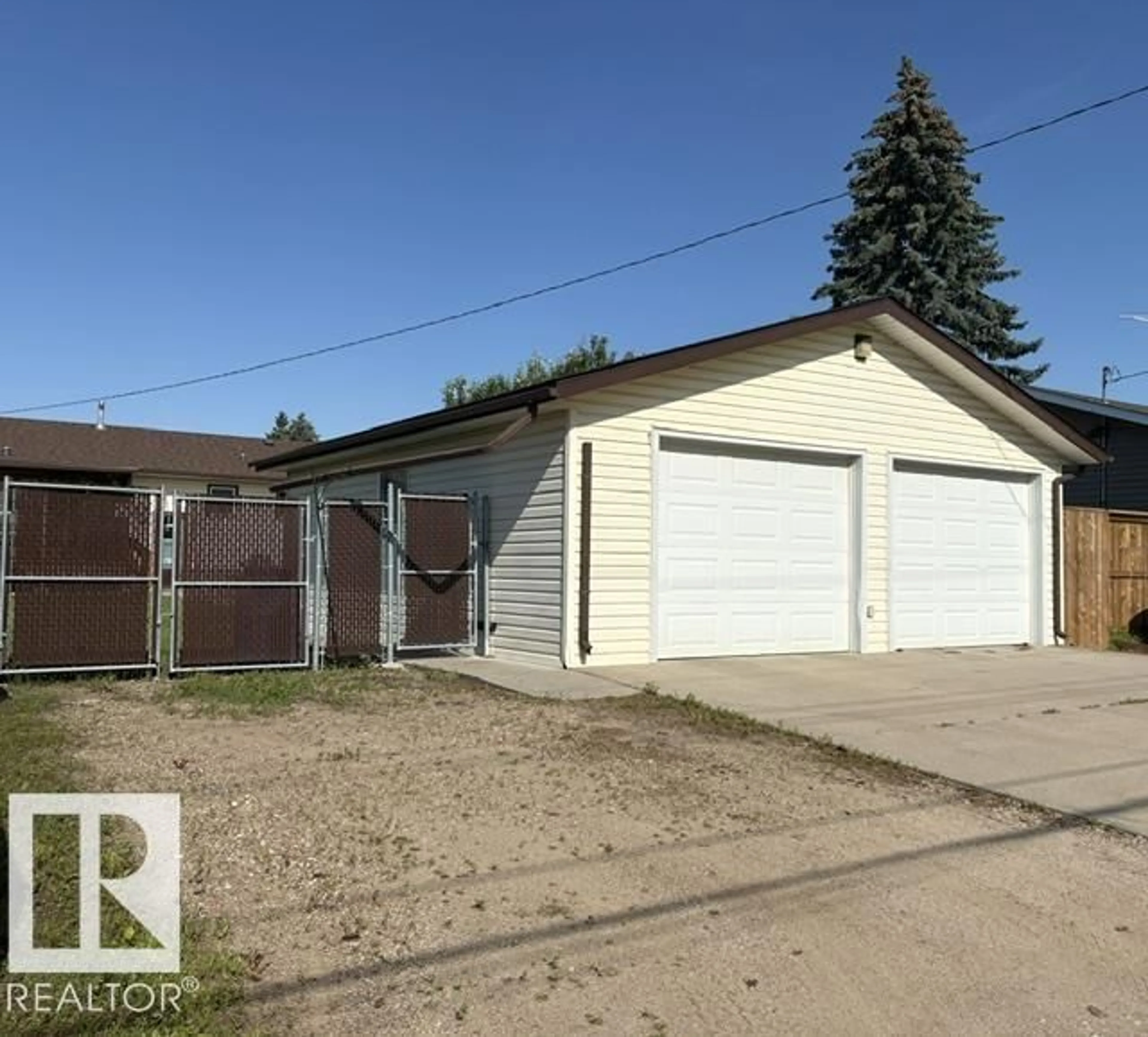 Indoor garage for 5817 52 ST, Vegreville Alberta T9C1J2