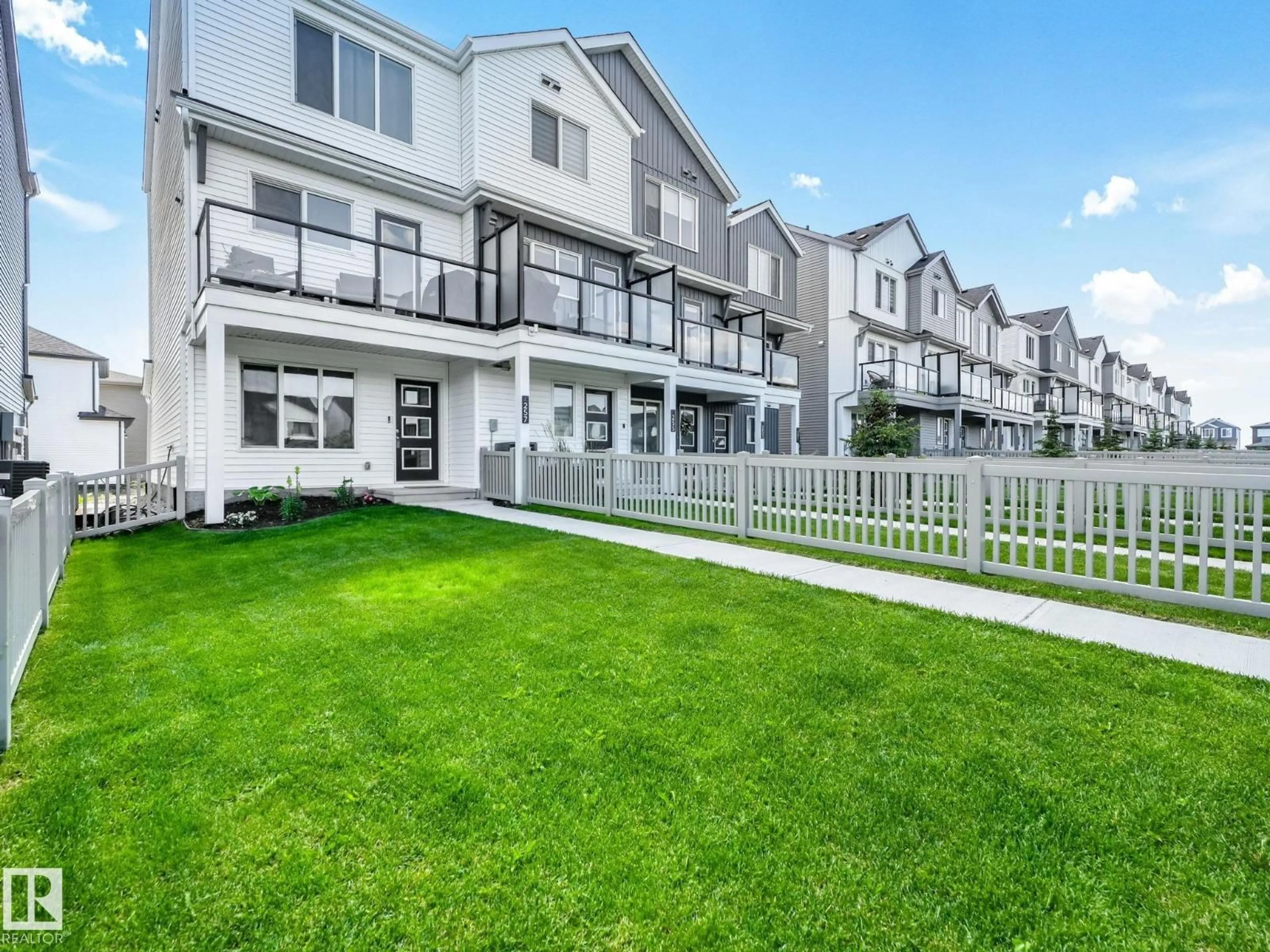Patio, mountain view for 257 MARQUIS BV, Edmonton Alberta T5Y4E7