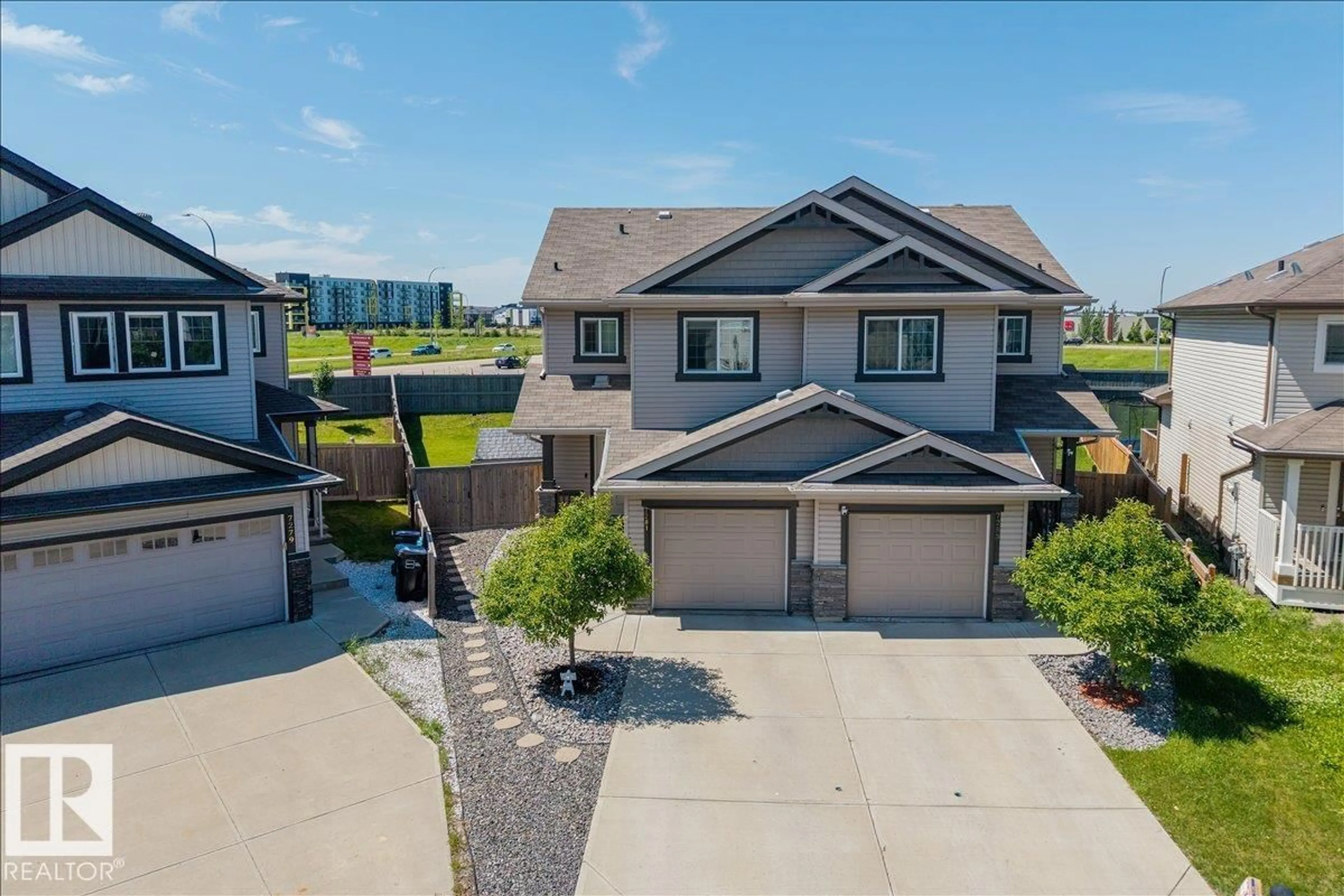A pic from outside/outdoor area/front of a property/back of a property/a pic from drone, unknown for SW - 7281 ARMOUR CR, Edmonton Alberta T6W2S1