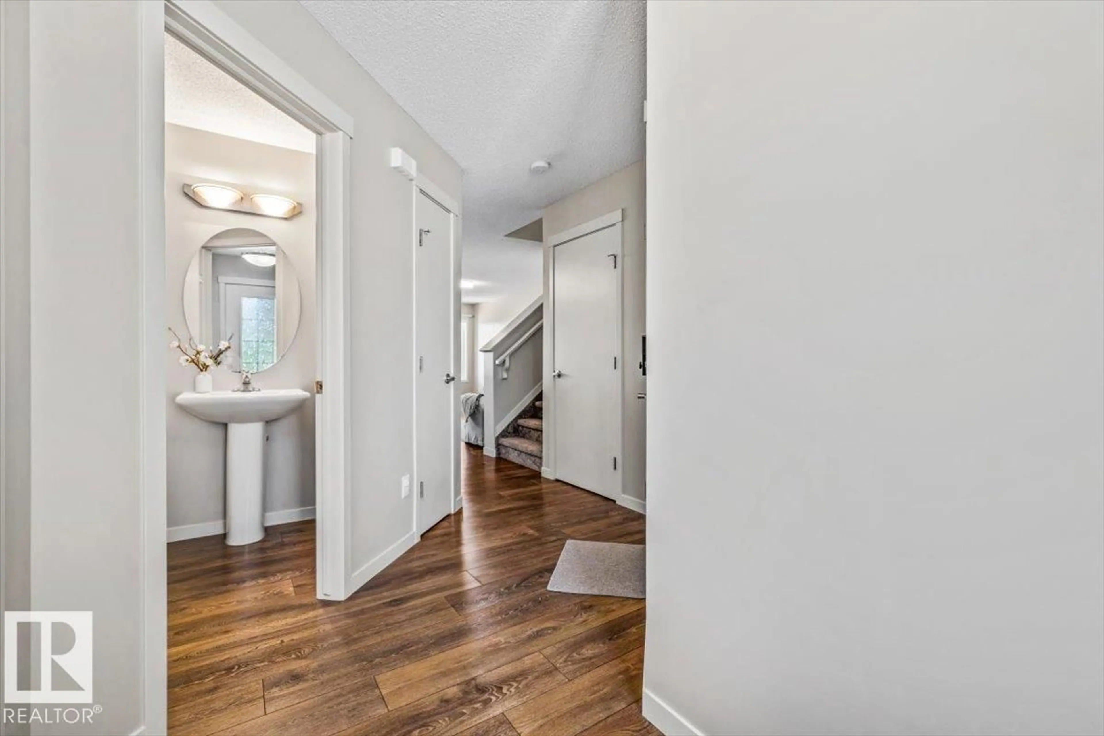 Indoor entryway for SW - 7281 ARMOUR CR, Edmonton Alberta T6W2S1