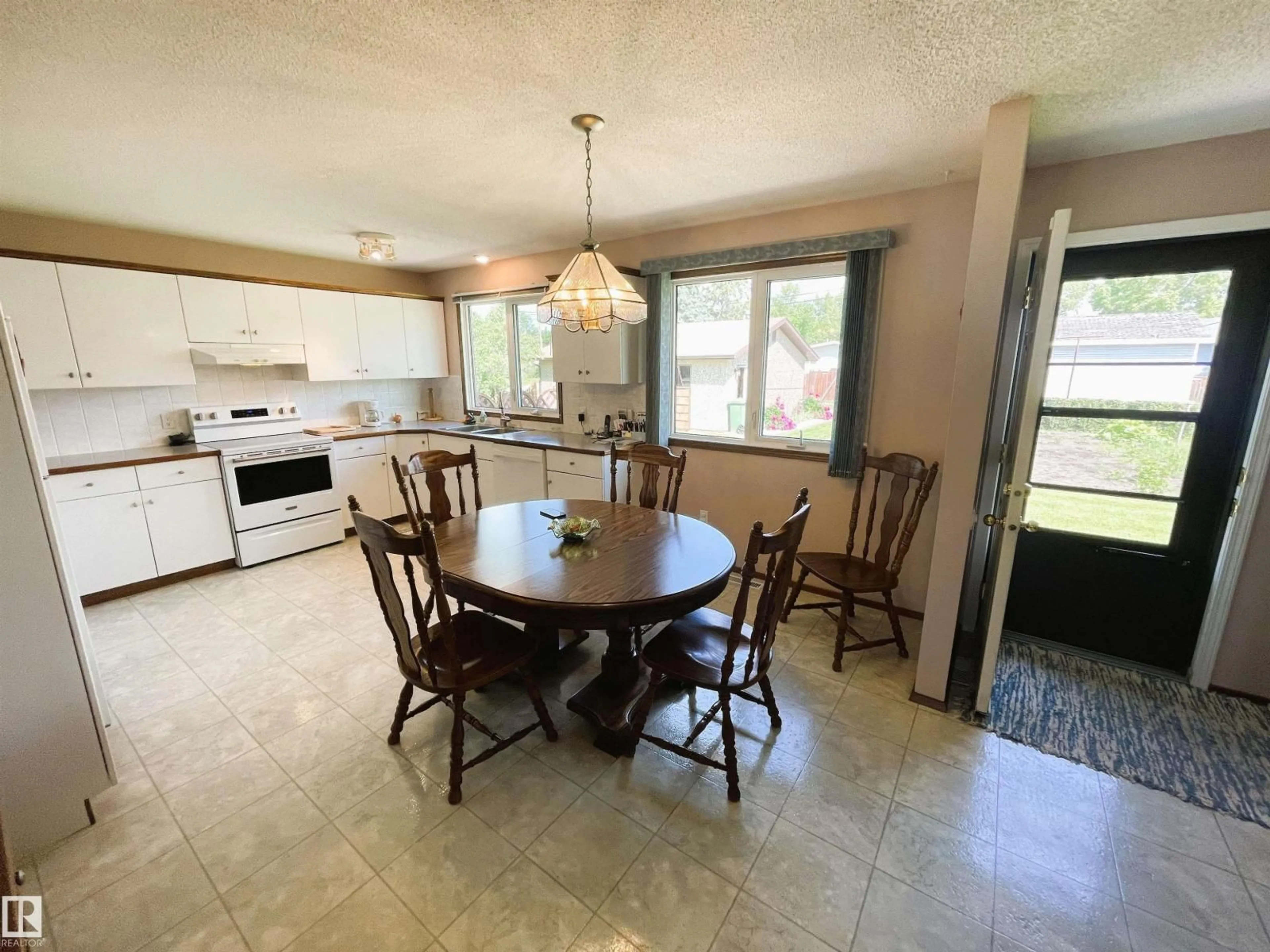 Dining room, ceramic/tile floor for 4725 43 AV, Bonnyville Town Alberta T9N1N5