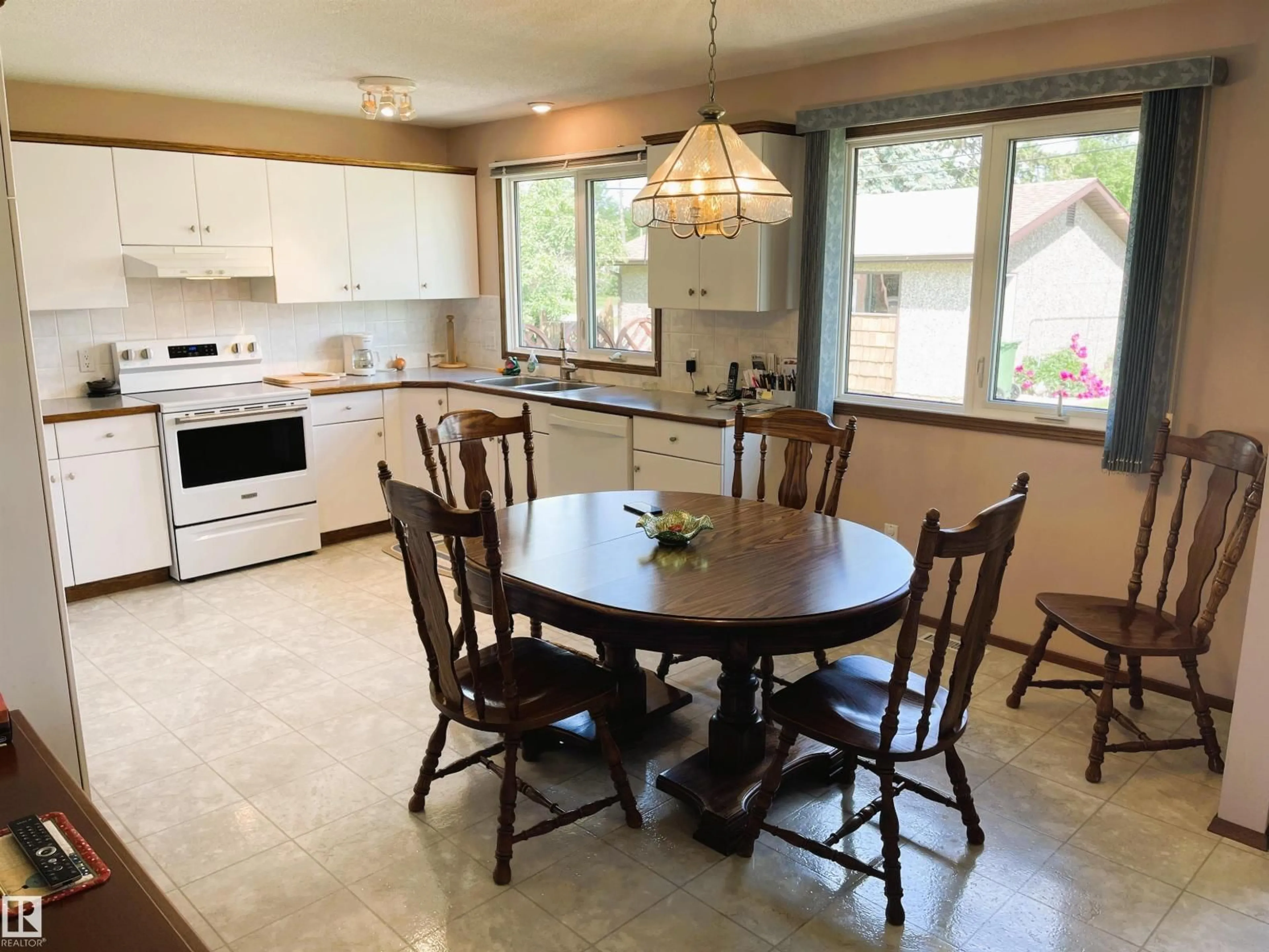 Open concept kitchen, unknown for 4725 43 AV, Bonnyville Town Alberta T9N1N5