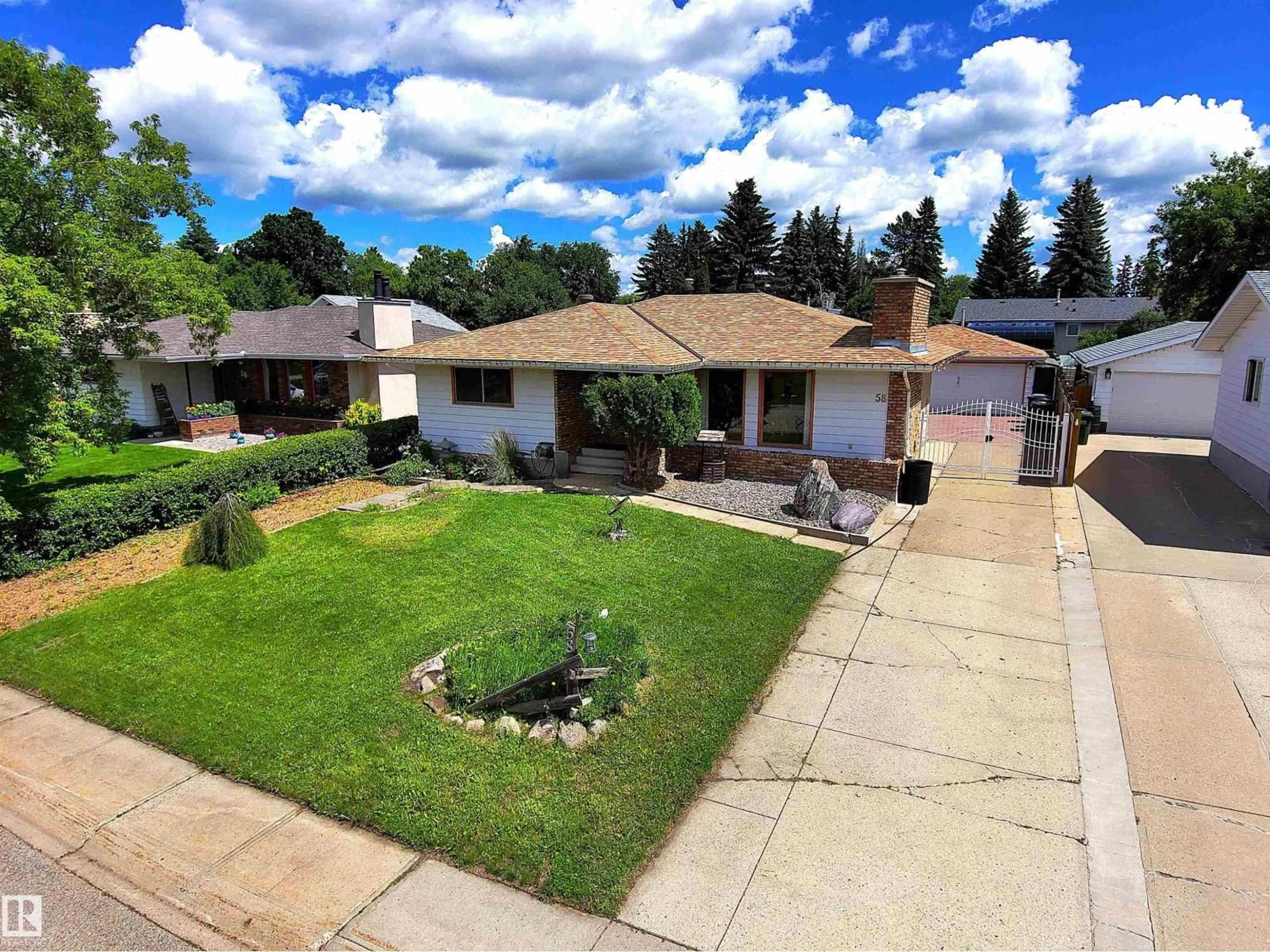 A pic from outside/outdoor area/front of a property/back of a property/a pic from drone, street for 58 WILSON CR, Sherwood Park Alberta T8A3L2