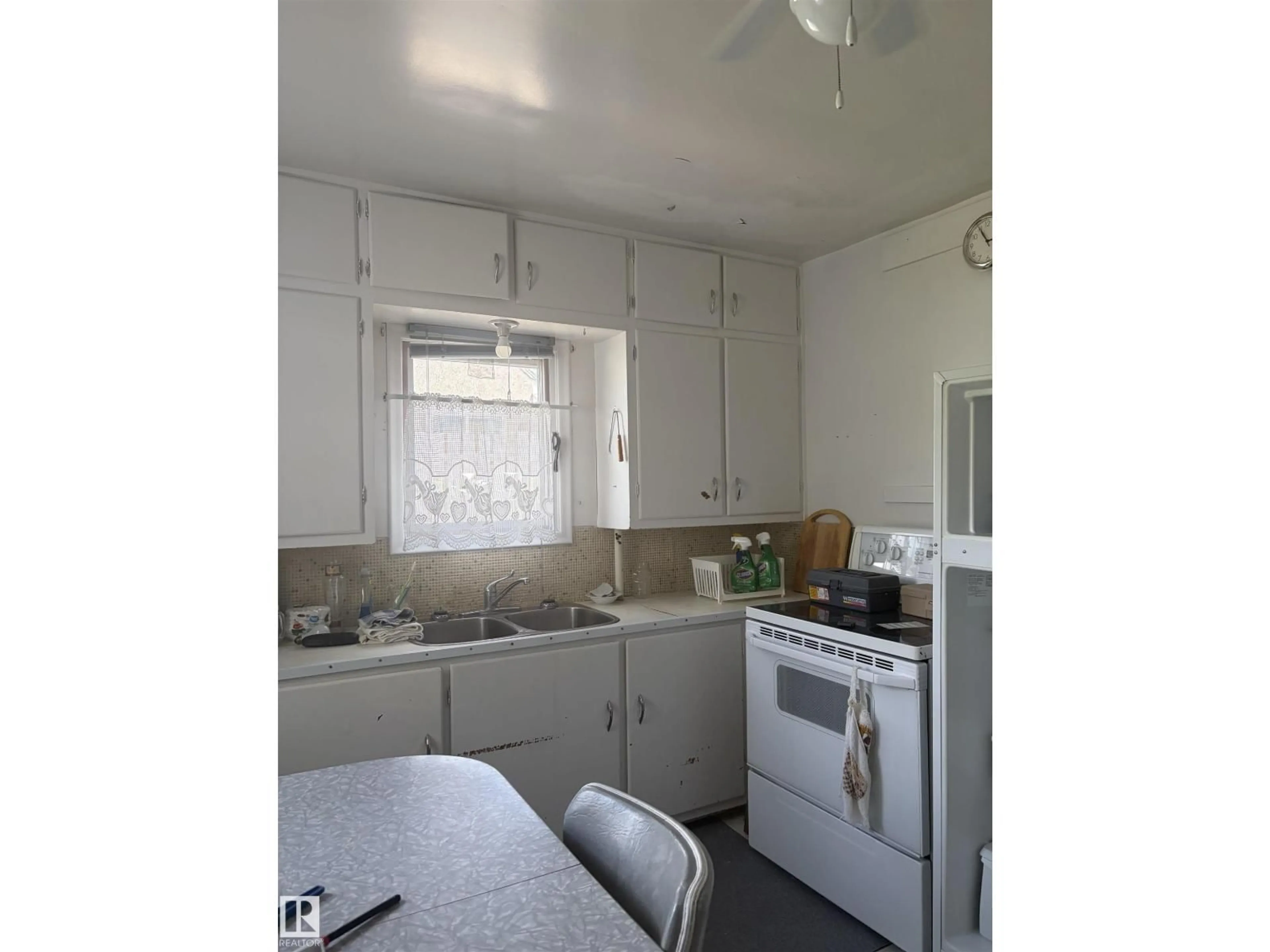 Standard kitchen, unknown for 820 16 AV, Cold Lake Alberta T0A0V4
