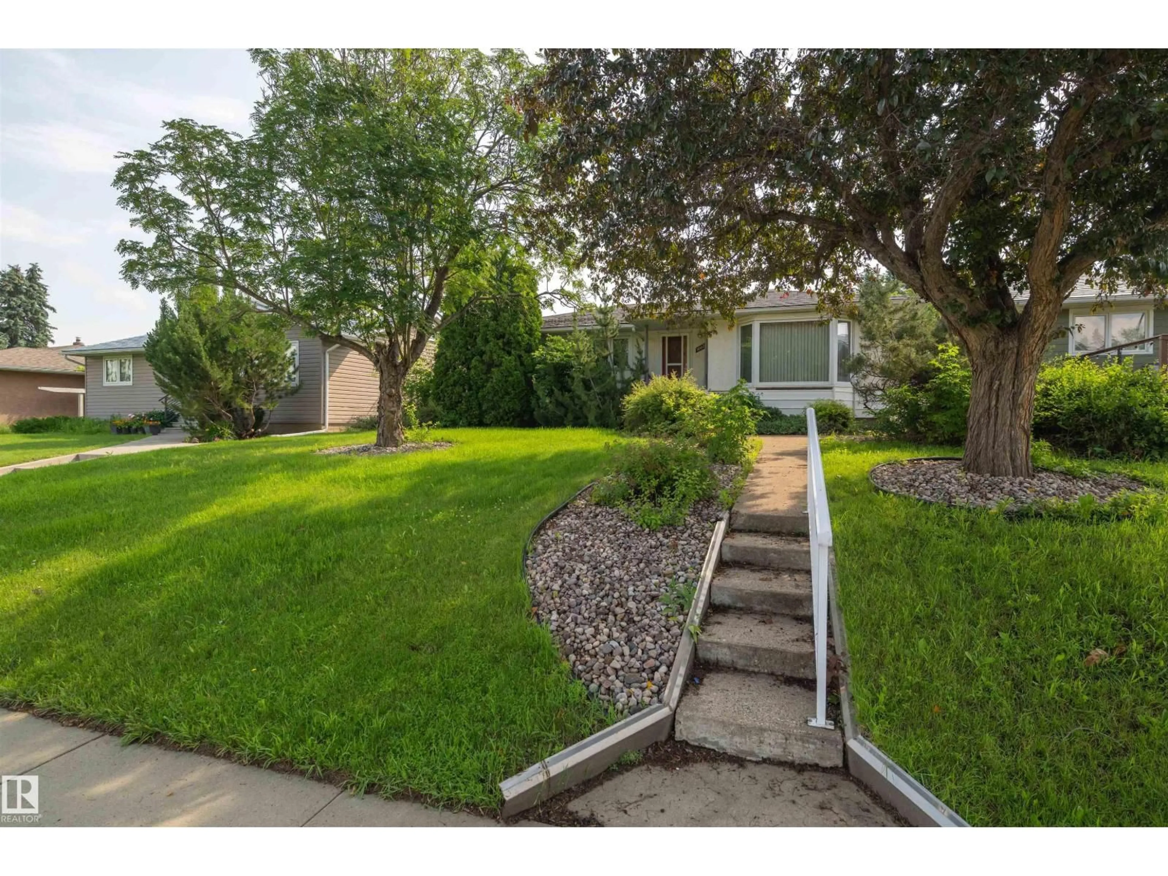 Unknown for 10627 43 ST, Edmonton Alberta T6H1V2