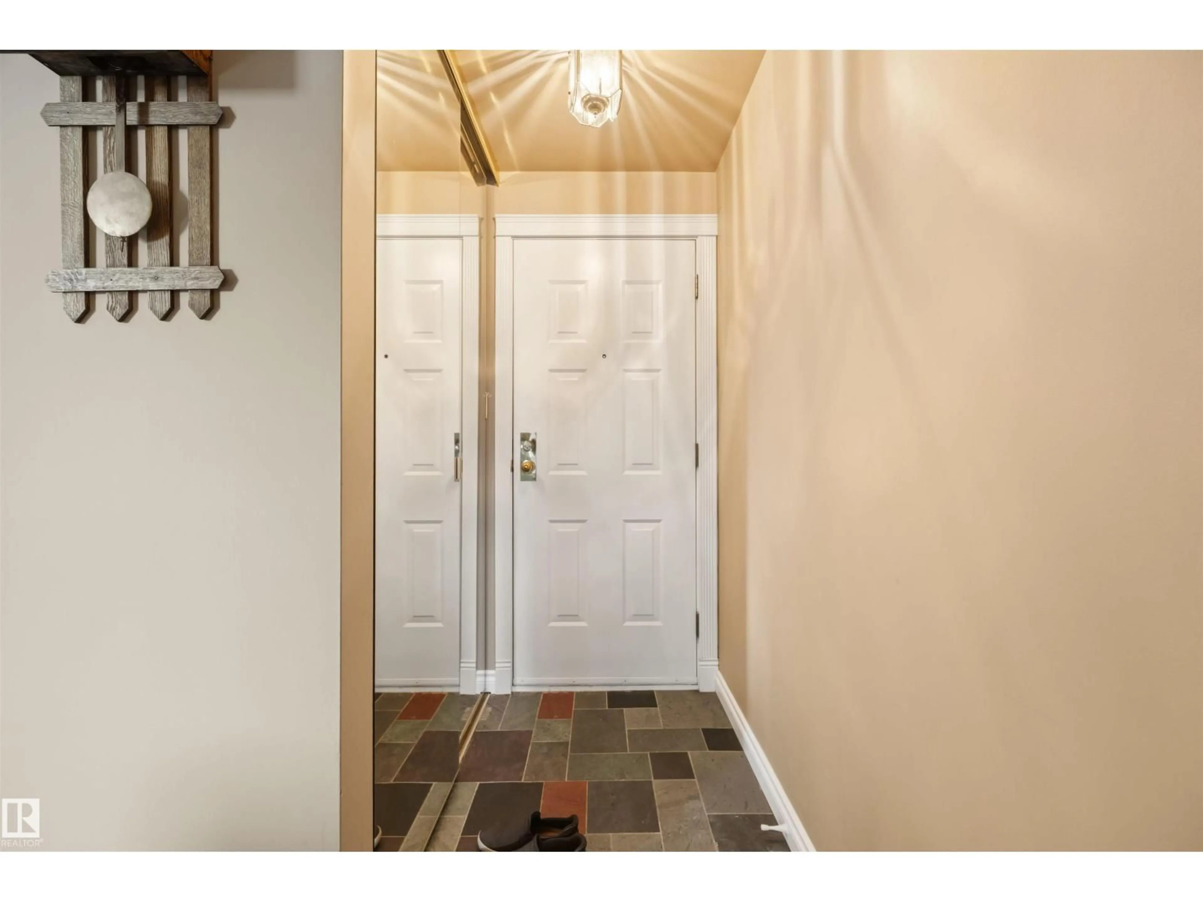 Indoor entryway for 10627 43 ST, Edmonton Alberta T6H1V2