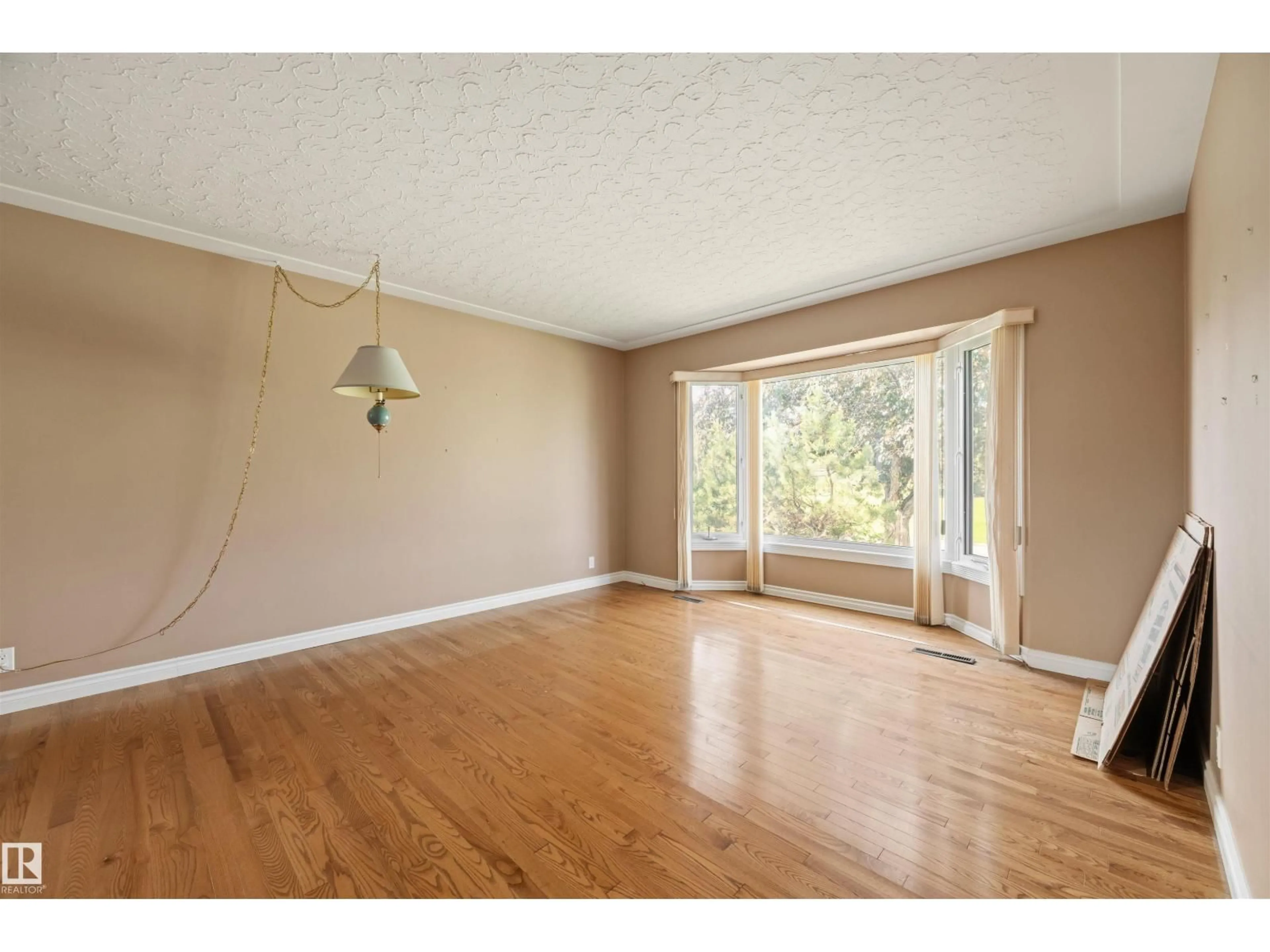 A pic of a room for 10627 43 ST, Edmonton Alberta T6H1V2