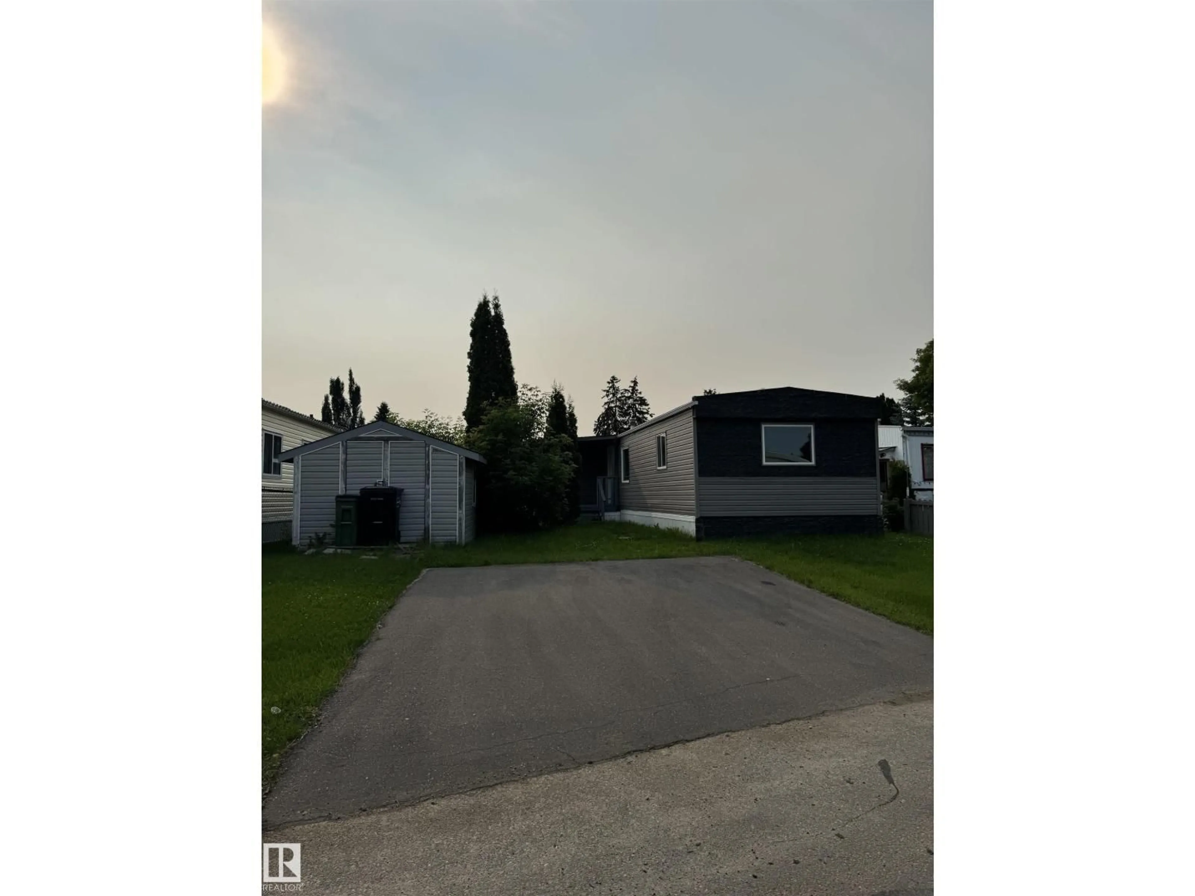 Shed for 543 EVERGREEN ST, Edmonton Alberta T5Y4M2