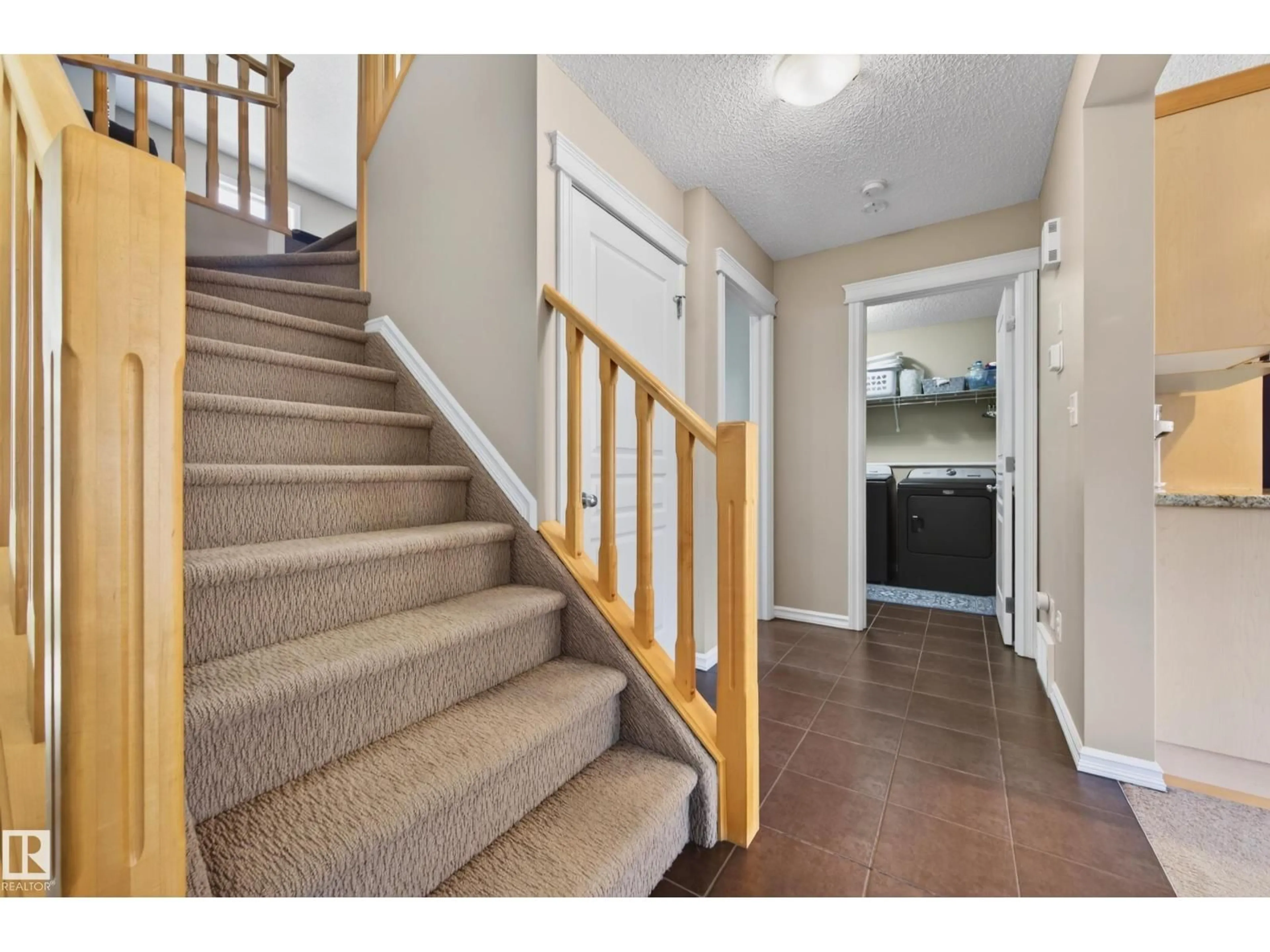 Indoor entryway for 9 SNOWBIRD CR, Leduc Alberta T9E0H5