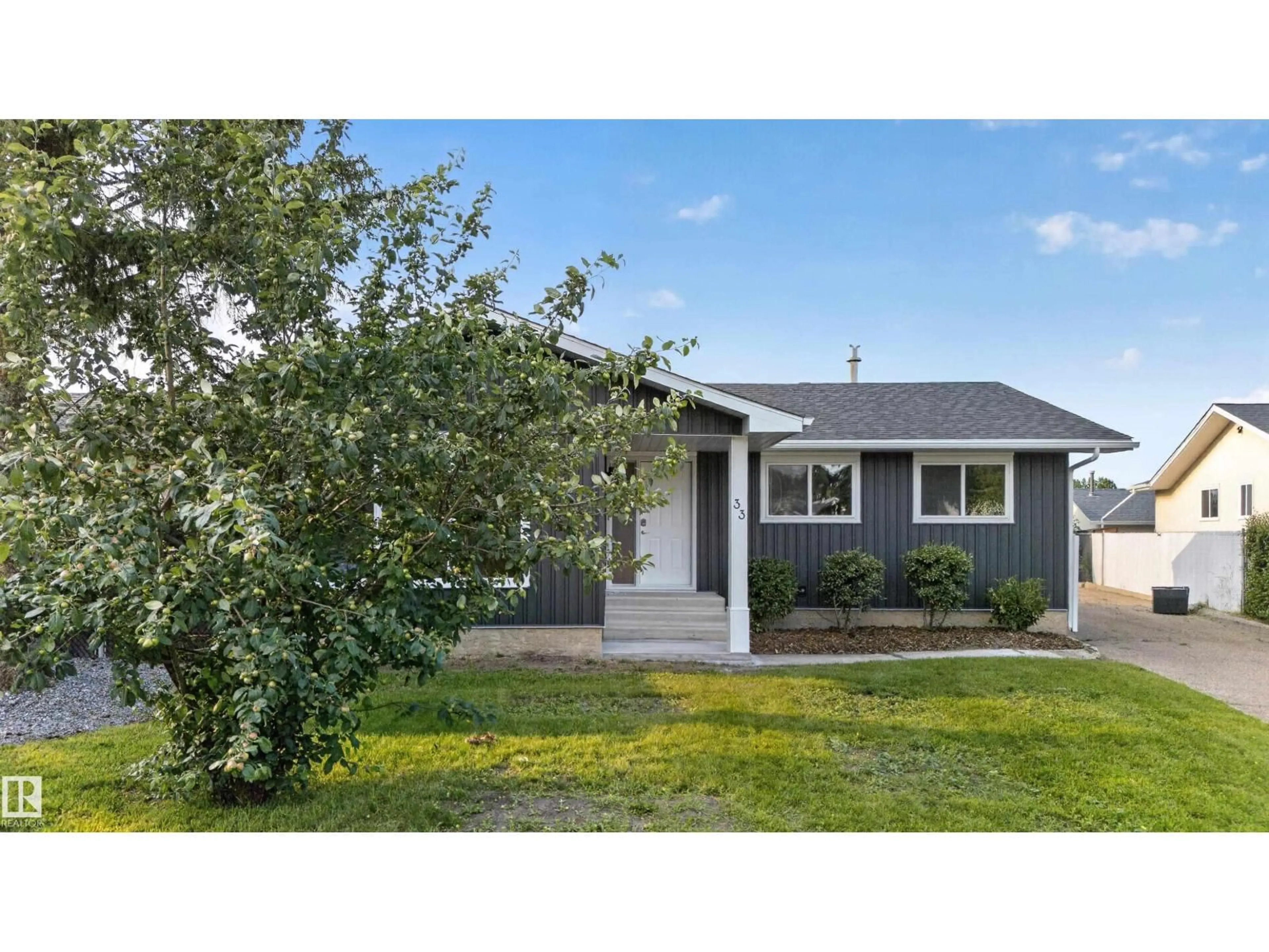 Home with vinyl exterior material, street for 33 BROOKSIDE AV, Spruce Grove Alberta T7X1B6