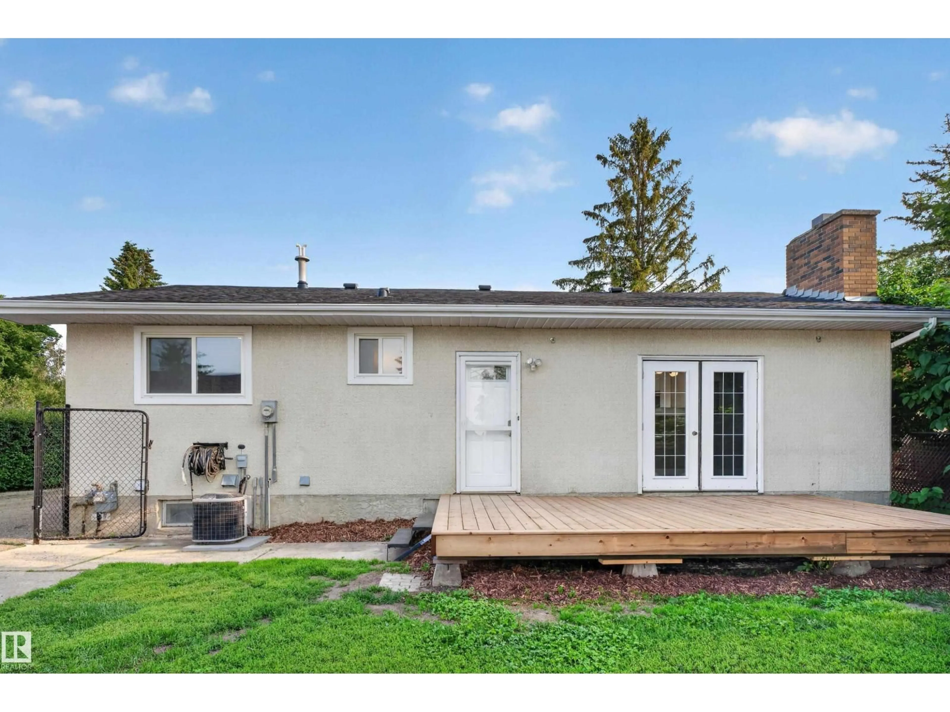 Home with vinyl exterior material, street for 33 BROOKSIDE AV, Spruce Grove Alberta T7X1B6