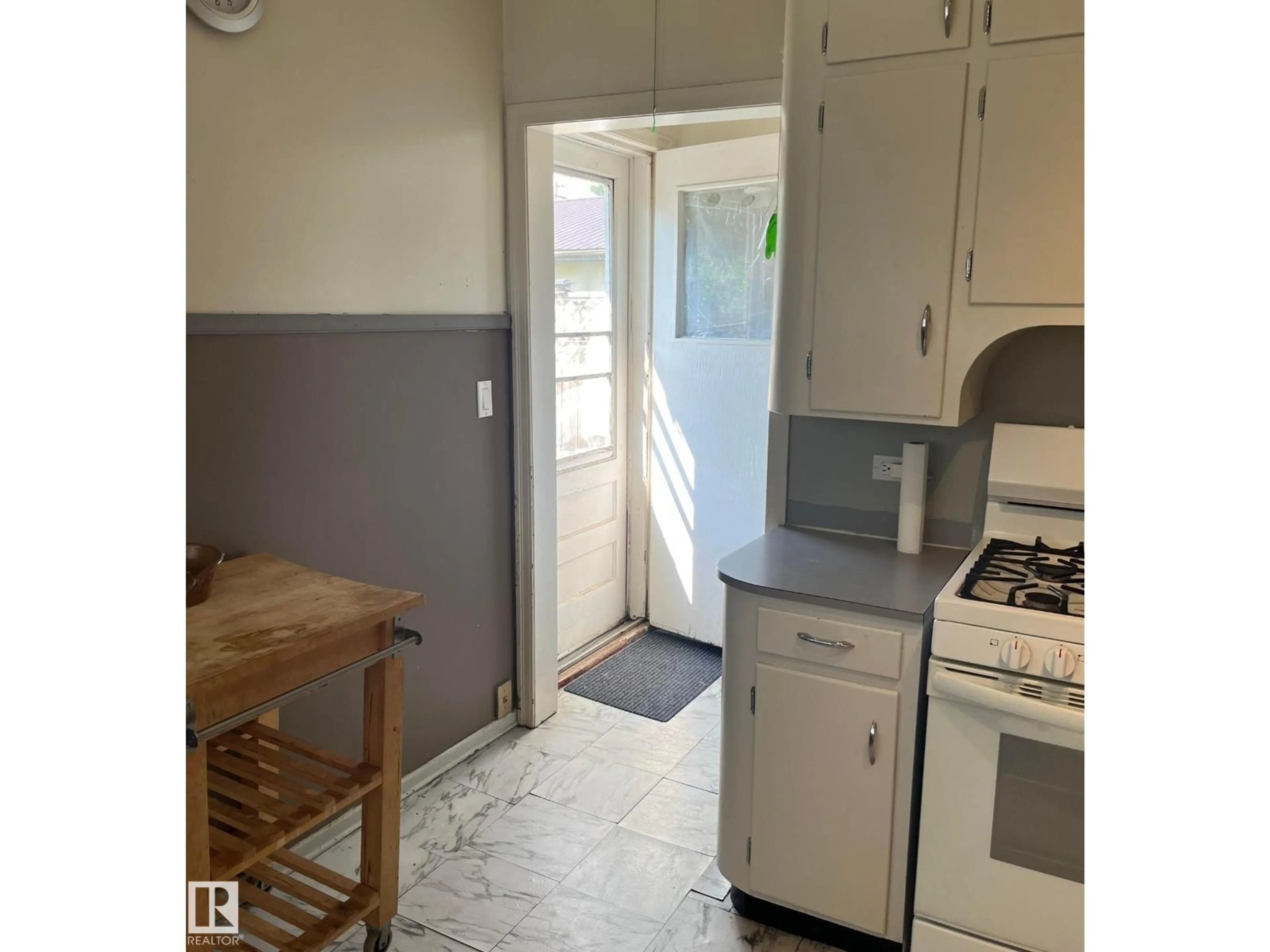 Standard kitchen, ceramic/tile floor for 5211 49 AVE, Glendon Alberta T0A1P0