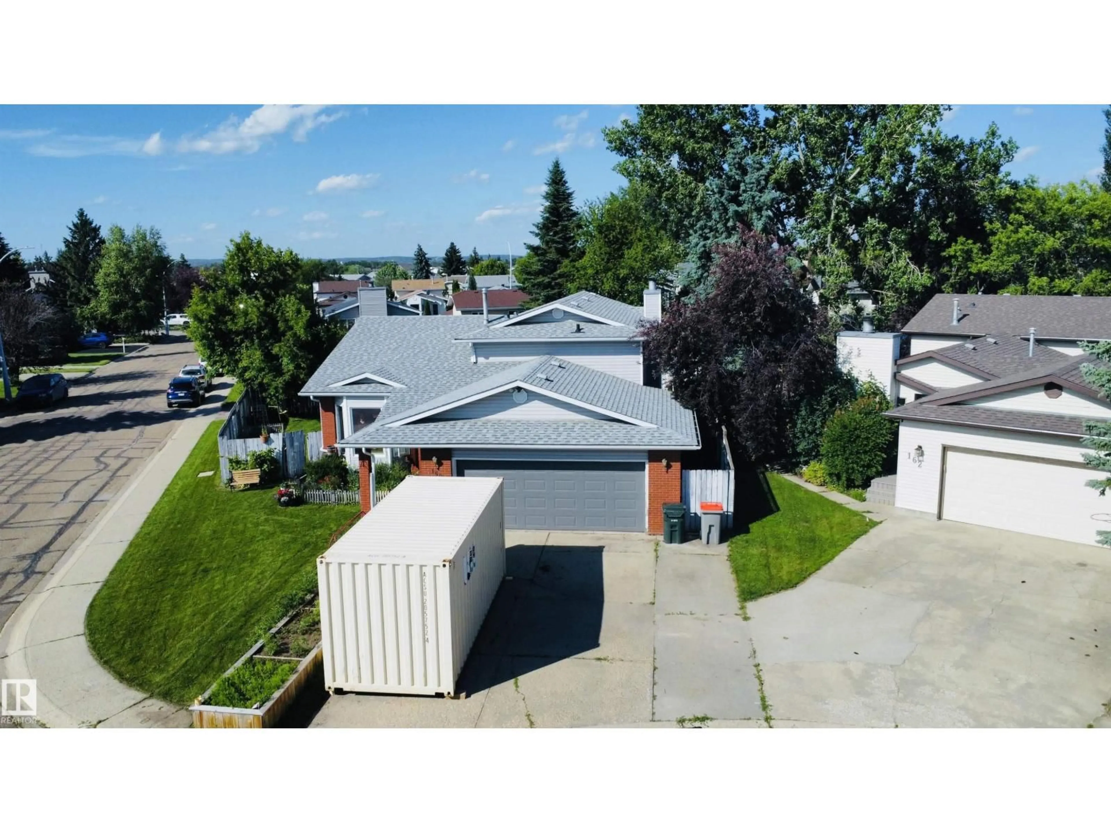 A pic from outside/outdoor area/front of a property/back of a property/a pic from drone, street for 160 ST. ANDREWS DR, Stony Plain Alberta T7Z1K9